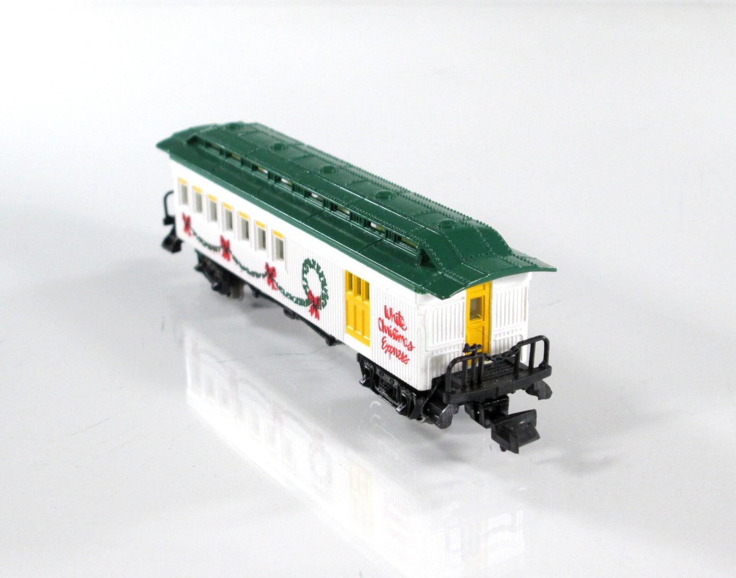 N Scale **WHITE CHRISTMAS EXPRESS** Overland Passenger Combine -- Bachmann 24016