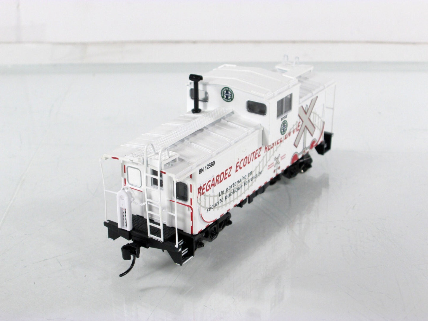 HO Scale **BNSF - Mexico** Operation Lifesaver Caboose, BN 12580 - Athearn 75236