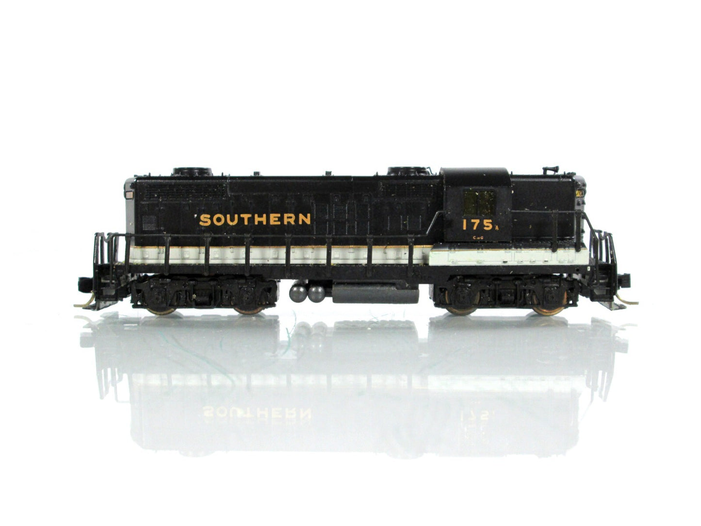 N Scale ***SOUTHERN*** GP18 Locomotive, SOU 175 --- Life-Like 7128, MTL Couplers