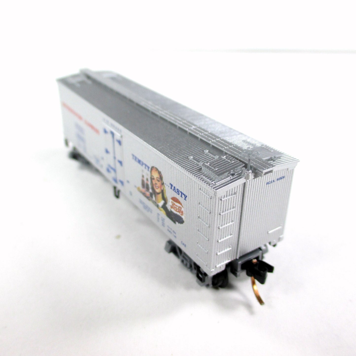 N Scale ***PEPSI-COLA*** 36' Wood Ice Reefer -- PCEX 58506 -- Micro Trains 58560