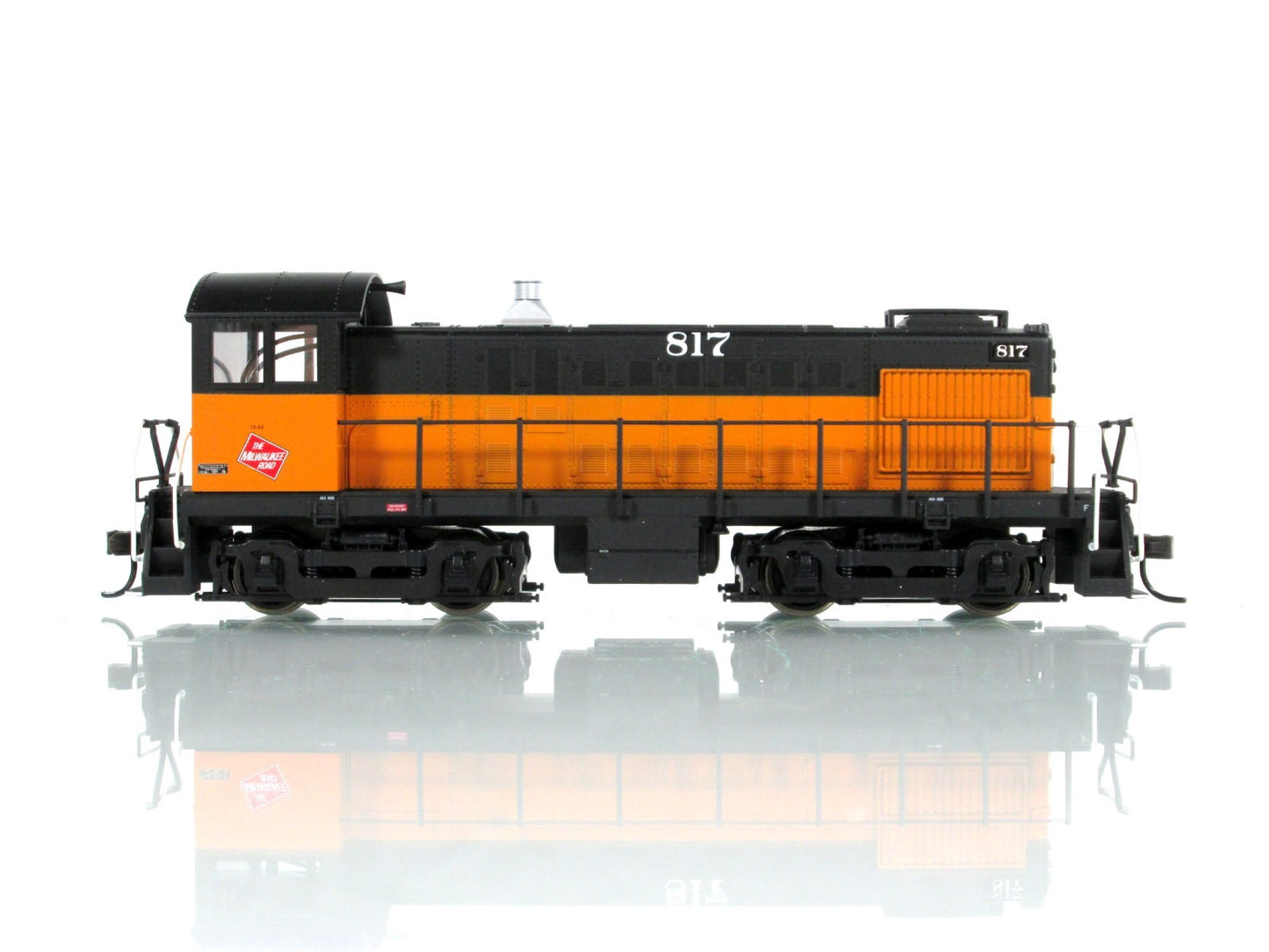 HO Scale **MILWAUKEE ROAD** ALCO S-4 Switcher Locomotive #817 - Atlas 8757 *RARE