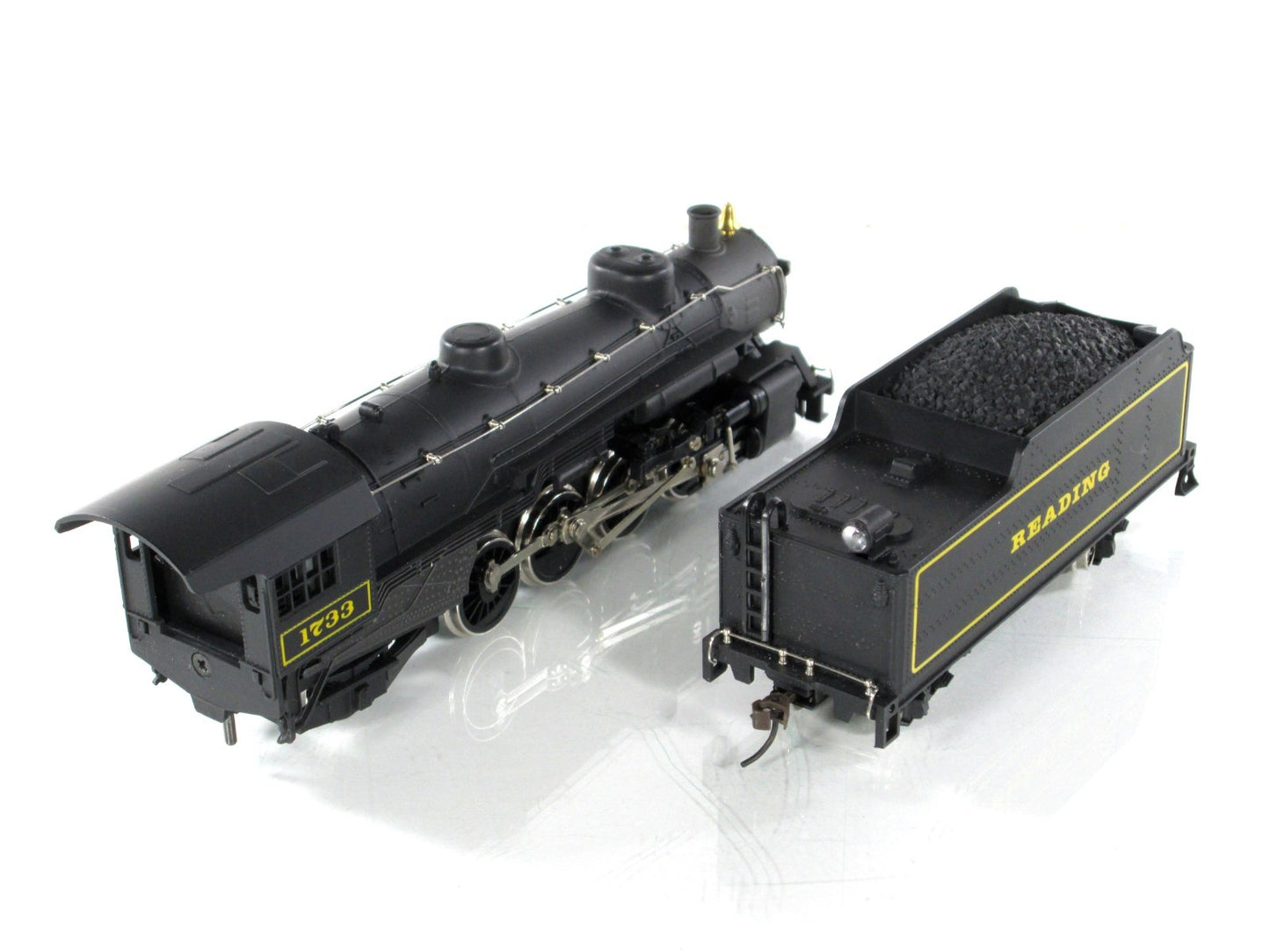 HO Scale ***READING*** 2-8-2 Mikado Steam Locomotive #1733 - IHC Premier M9814