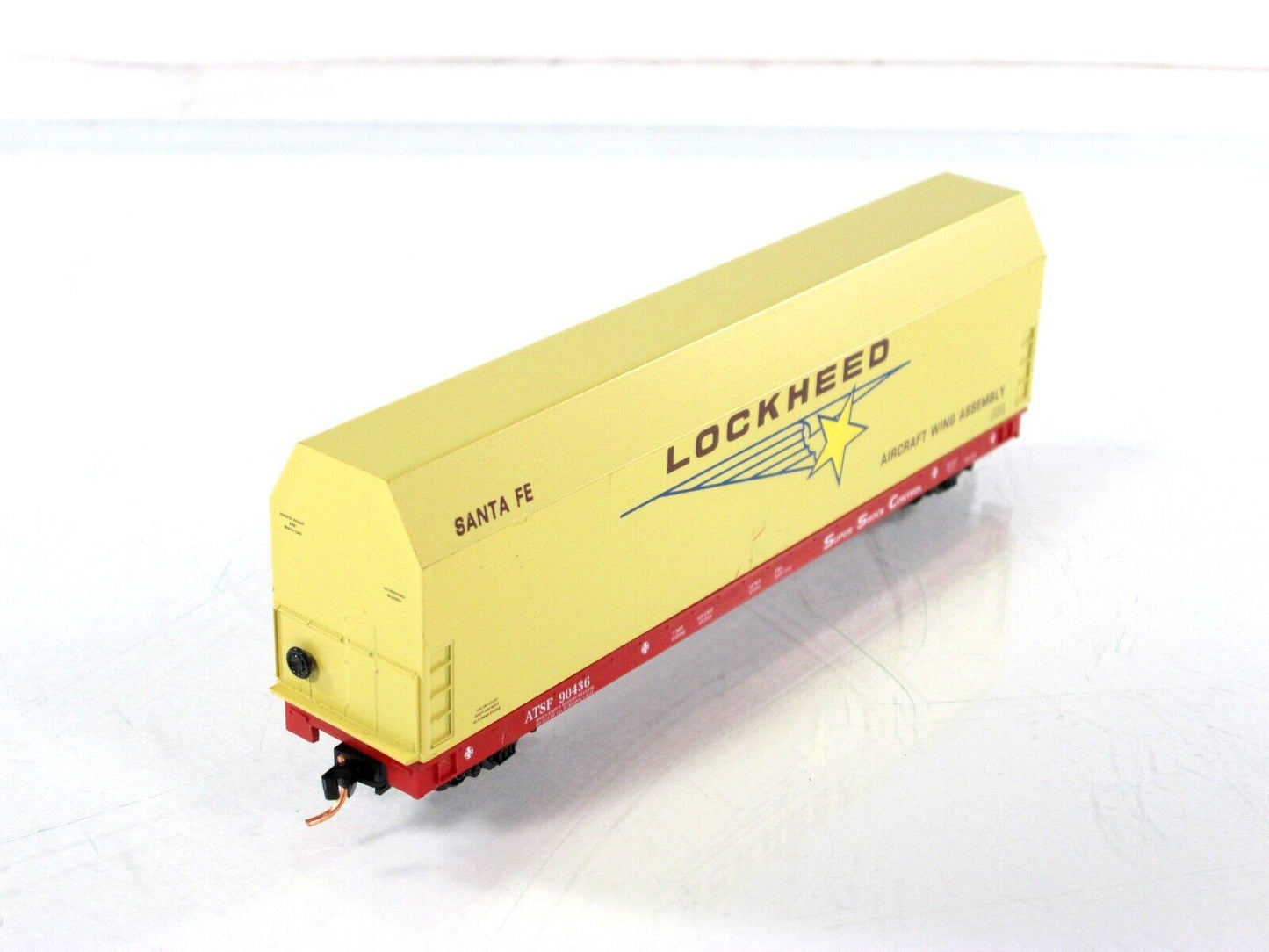 N Scale ***LOCKHEED SKYBOX*** Aircraft on Flat Car, ATSF 90436 - LBF,  MTL Cplrs