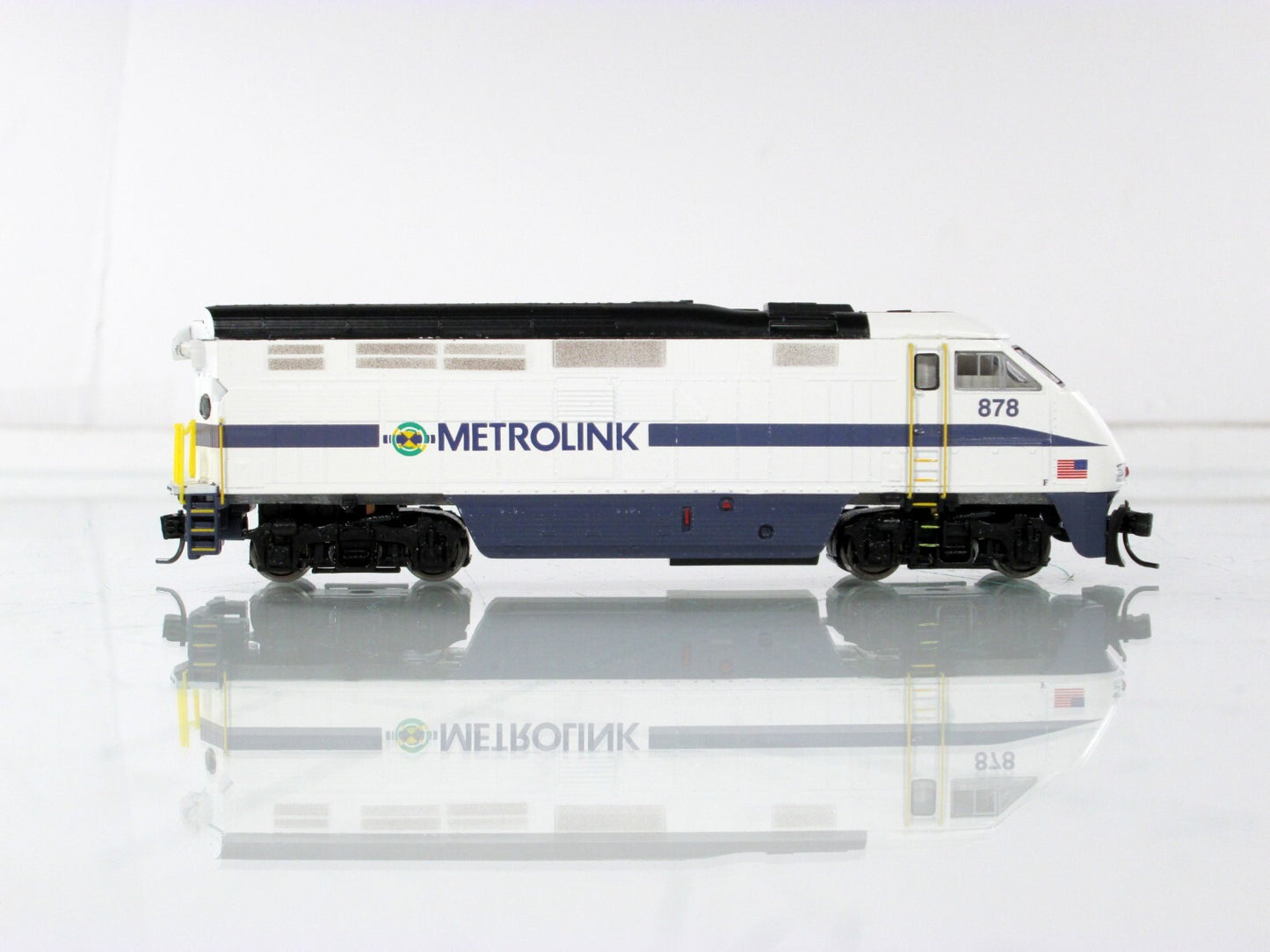 N Scale ***METROLINK*** Bombardier F59PHI Diesel #878 -- Athearn 23720 **DCC Rdy