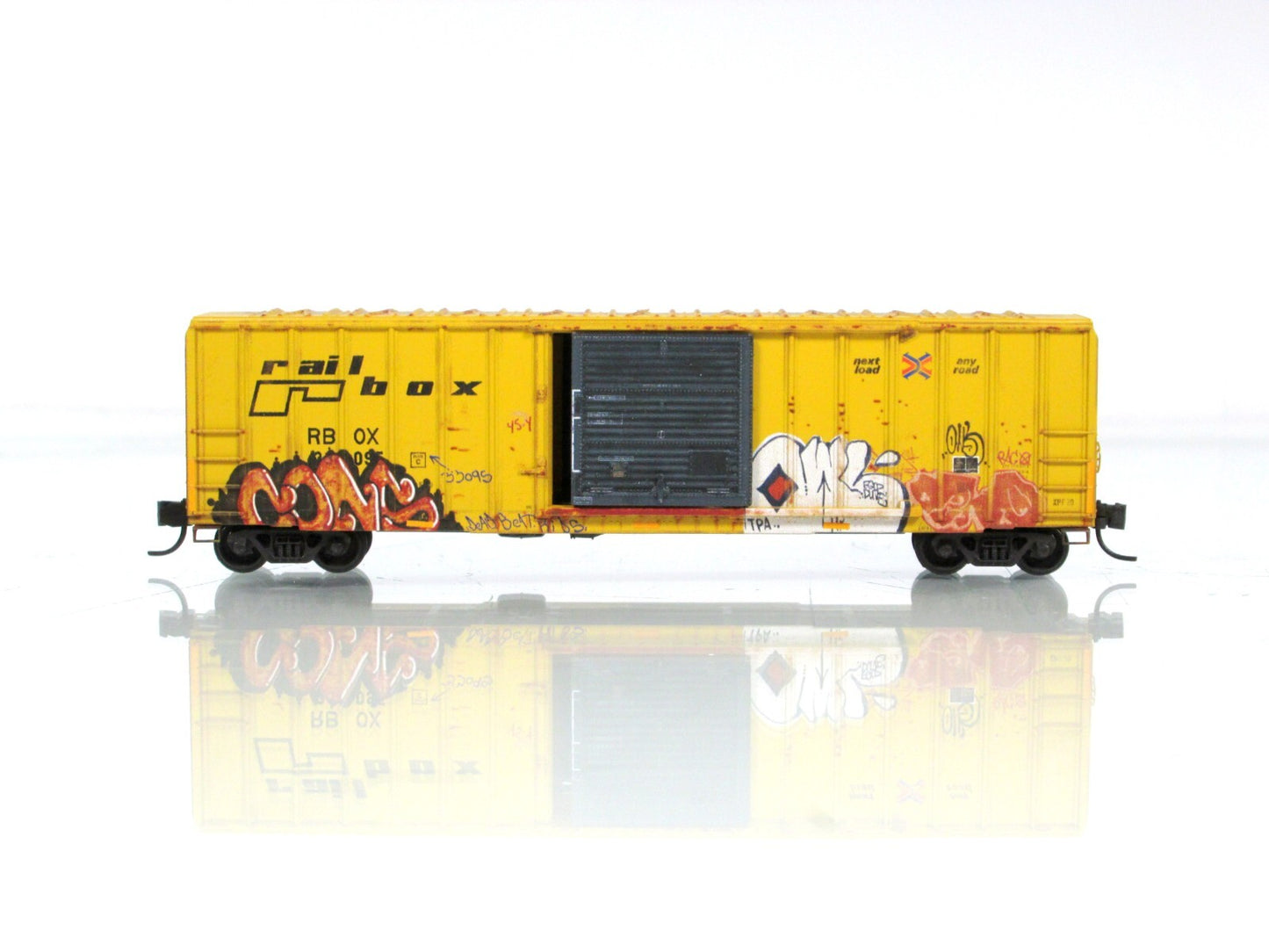 N Scale RAILBOX  *National Hunting-Fishing* GRAFFITI Car - Micro Trains 02545562