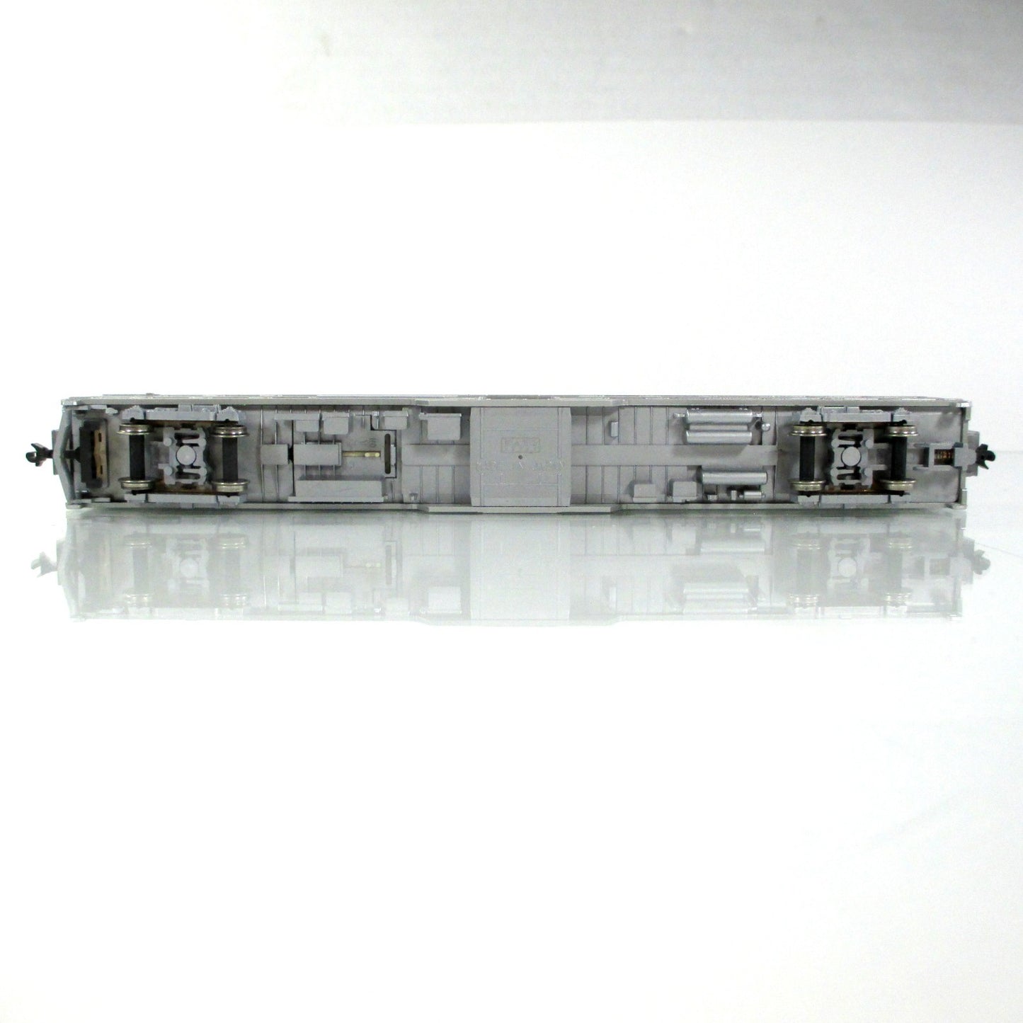 N Scale ***CHICAGO METRA*** Bi-Level Commuter Control Cab #8548 -- Kato 156-0943