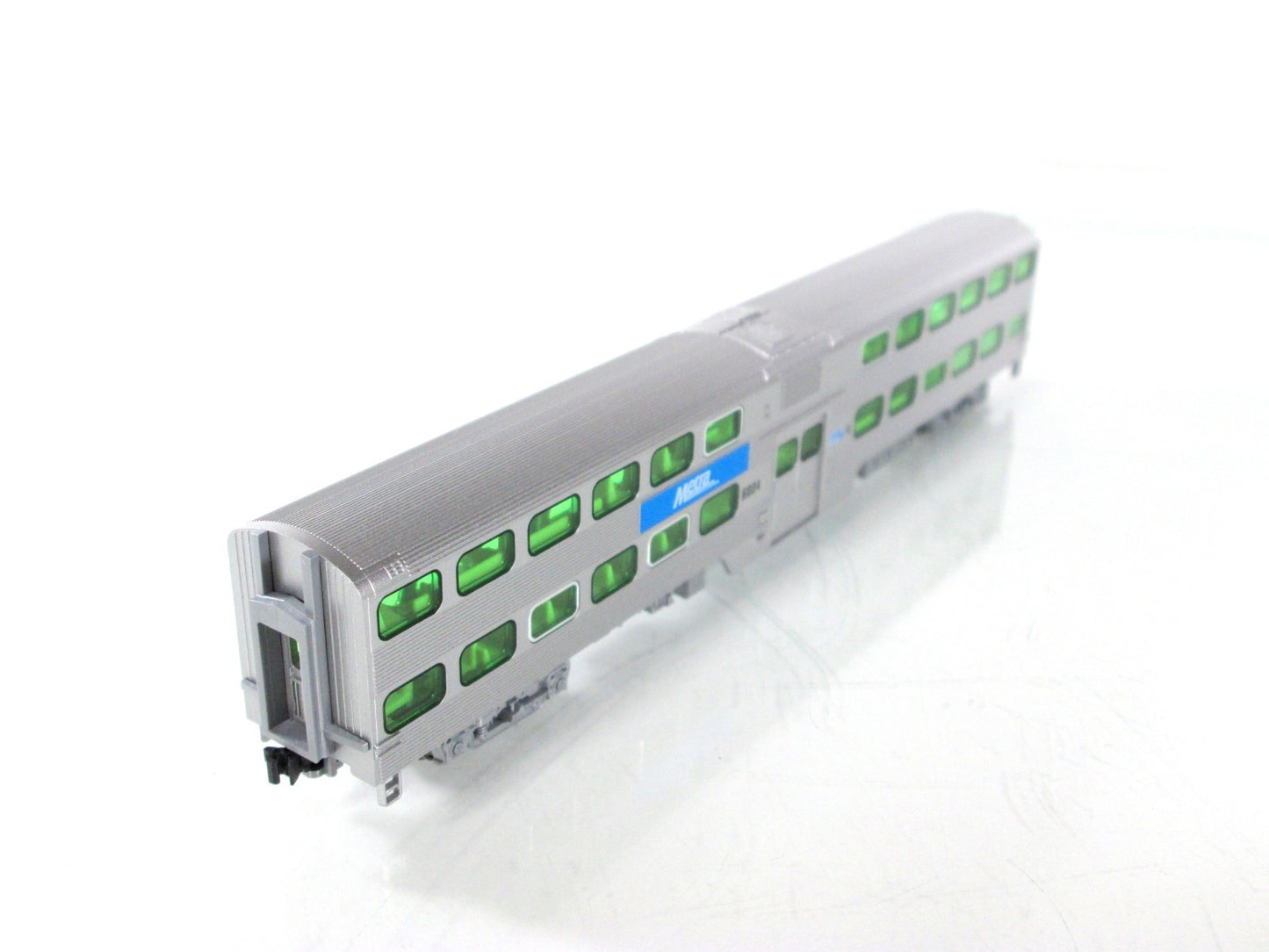 N Scale ***CHICAGO METRA*** Bi-Level Commuter Coach Car #6004 -- Kato 106-8702