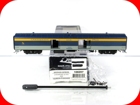 HO Scale ***CHESAPEAKE & OHIO*** Baggage #322 -- Rapido 106207 w/ Lighting *RARE