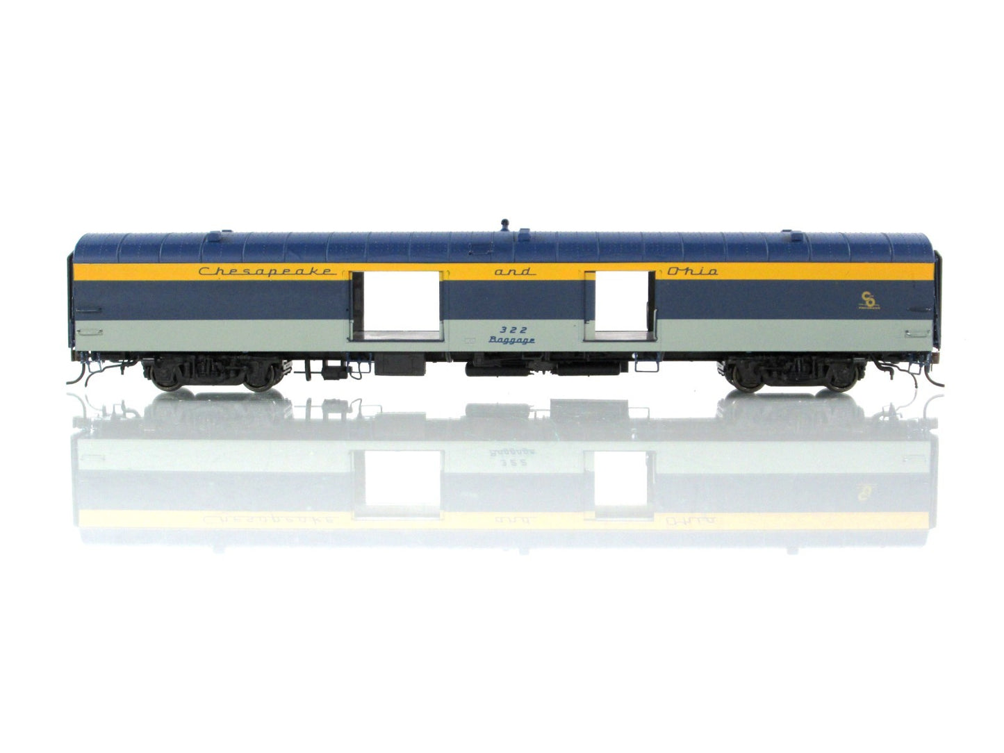 HO Scale ***CHESAPEAKE & OHIO*** Baggage #322 -- Rapido 106207 w/ Lighting *RARE
