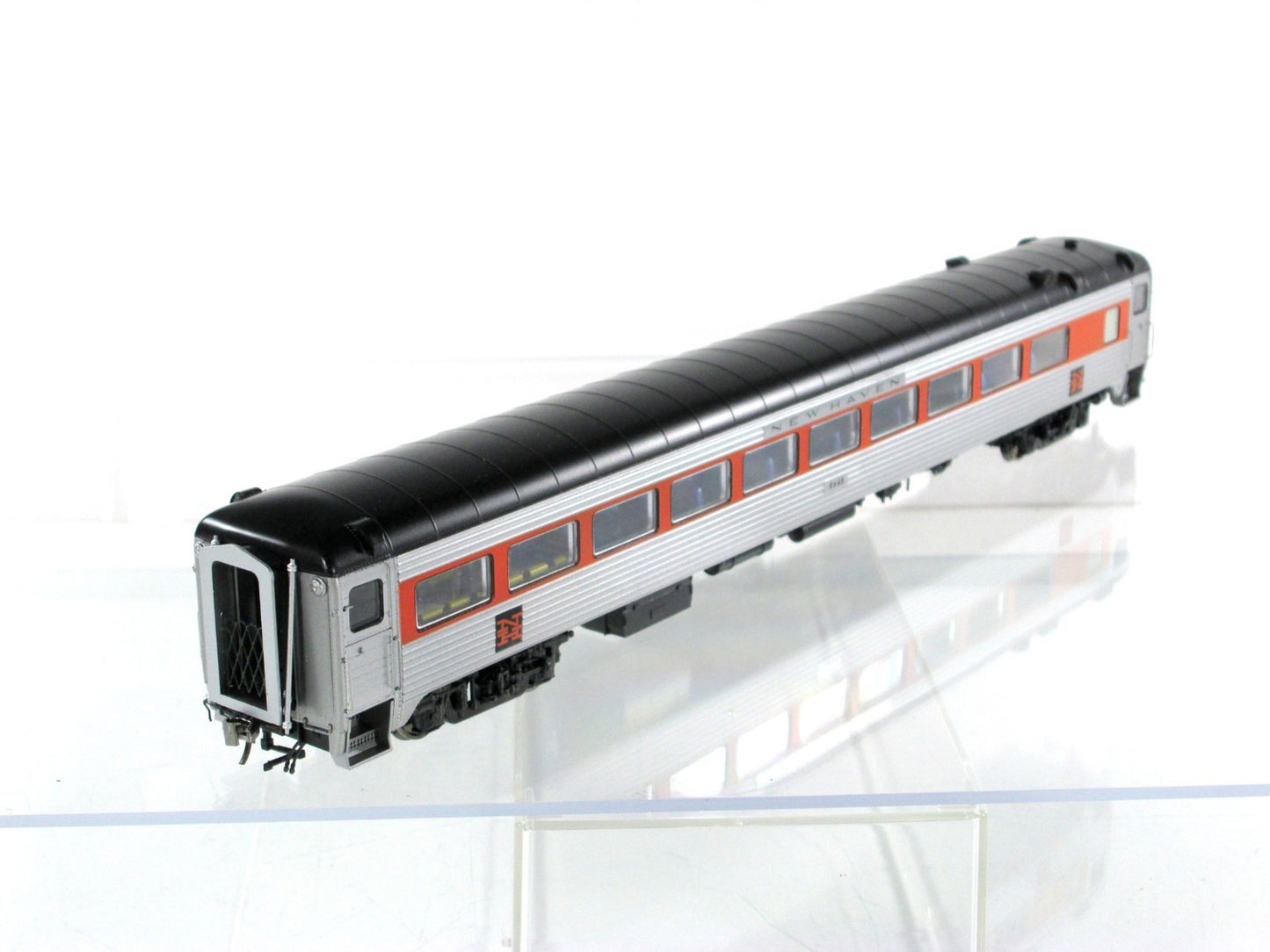 HO Scale **NEW HAVEN** Coach #8648 - Rapido 17029, Lighting *RARE
