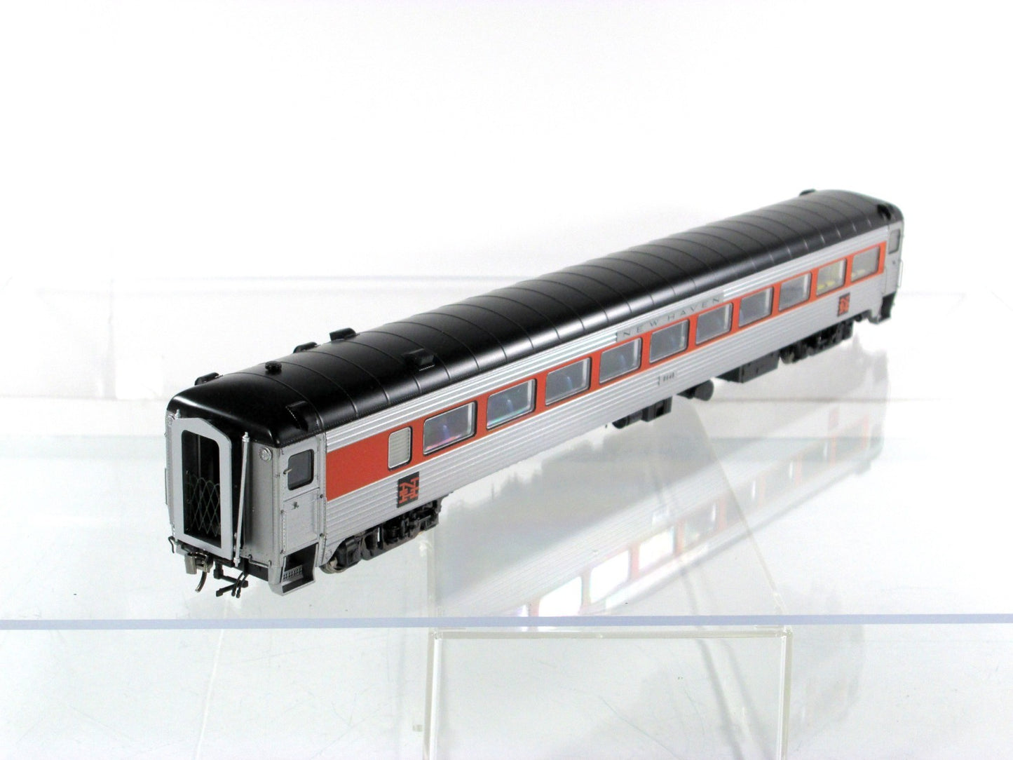 HO Scale **NEW HAVEN** Coach #8648 - Rapido 17029, Lighting *RARE