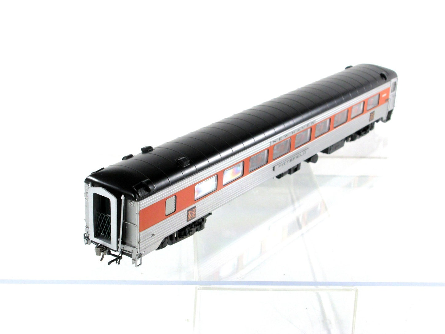 HO Scale **NEW HAVEN** 36-Seat Parlor PITTSFIELD -- Rapido 17113, Lighting *RARE