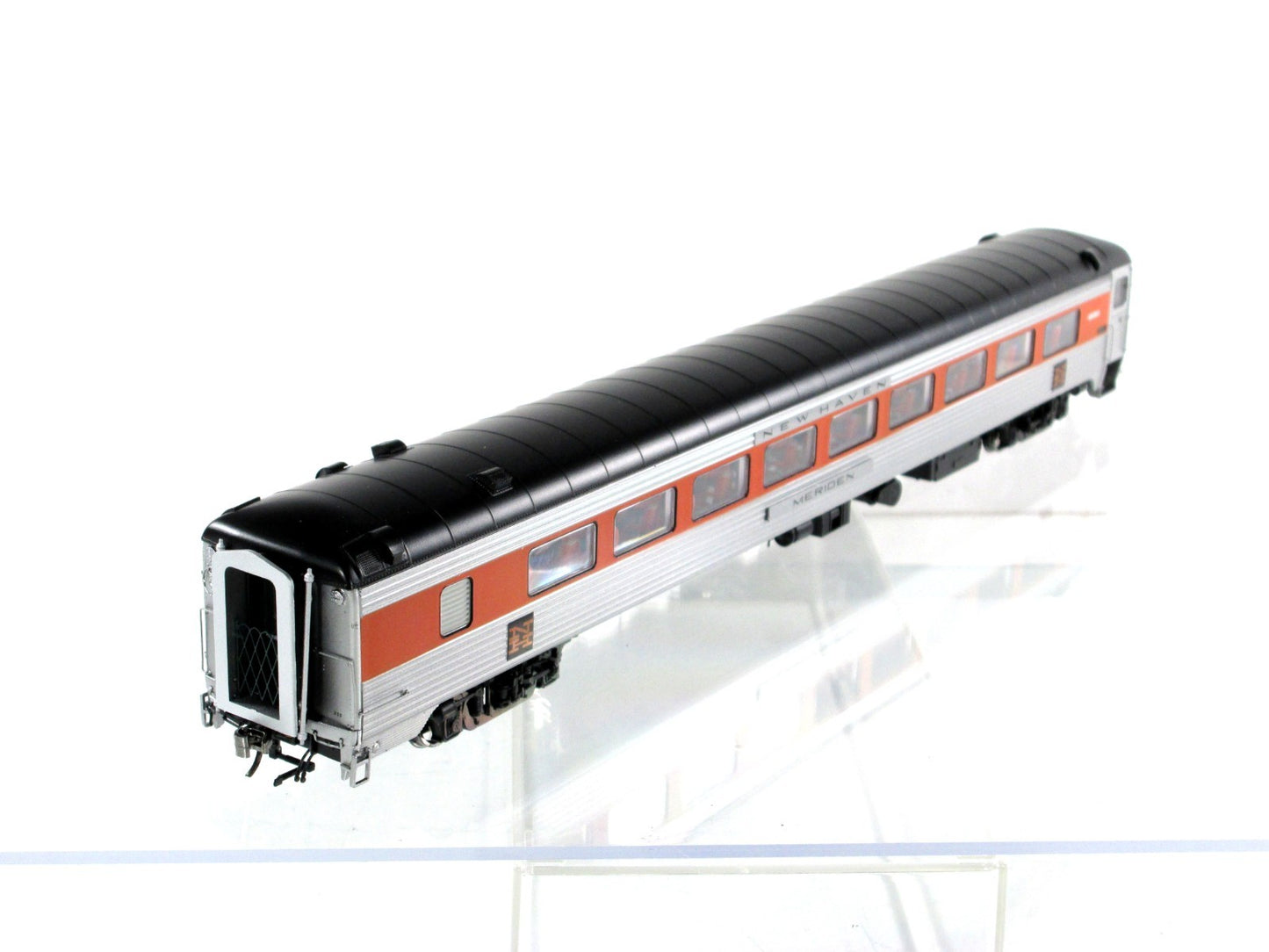 HO Scale **NEW HAVEN** 36-Seat Parlor MERIDEN ---- Rapido 17118, Lighted **RARE*