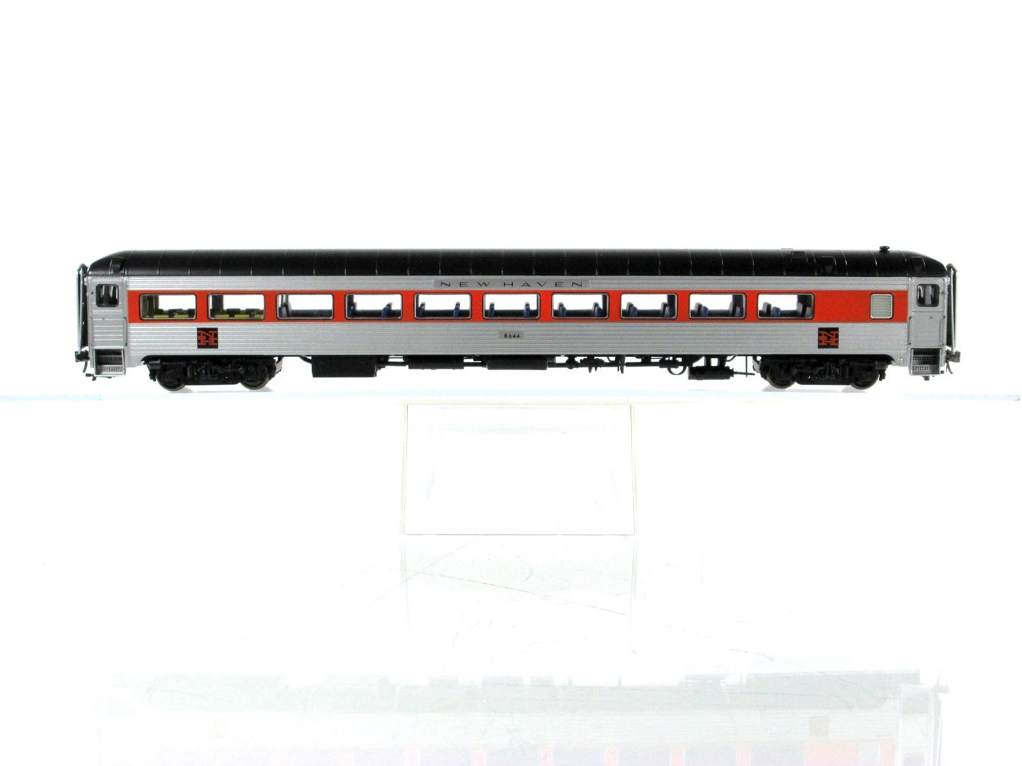 HO Scale ***NEW HAVEN*** Passenger Coach #8644 --- Rapido 17028, Lighted **RARE*
