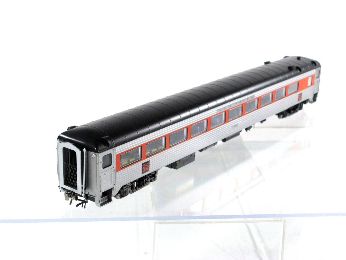 HO Scale ***NEW HAVEN*** Passenger Coach #8644 --- Rapido 17028, Lighted **RARE*