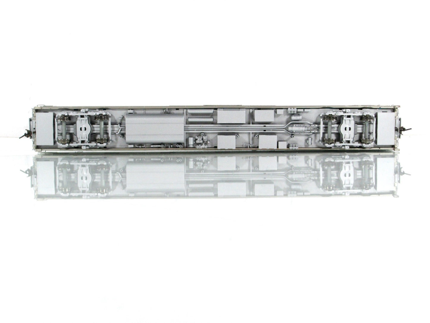 HO Scale ***CB&Q CA ZEPHYR*** SILVER DOVE Sleeper 450 ---- Broadway 511, Lighted