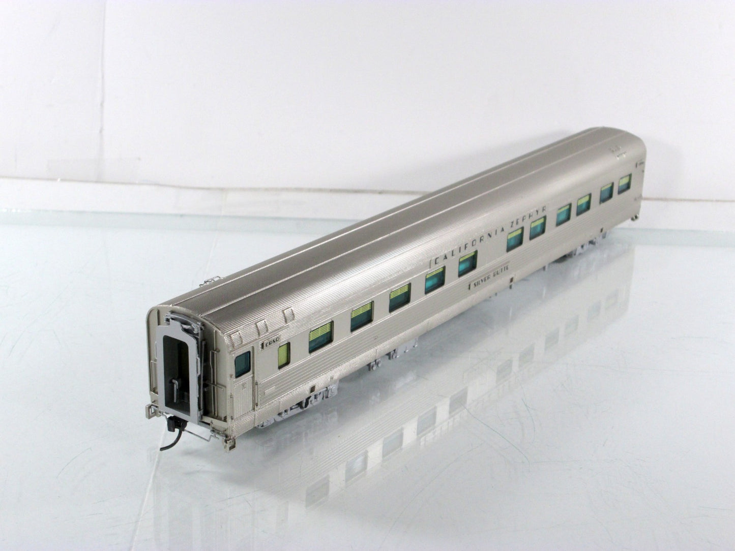 HO Scale ***CB&Q CA ZEPHYR*** SILVER BUTTE Sleeper 425 --- Broadway 509, Lighted