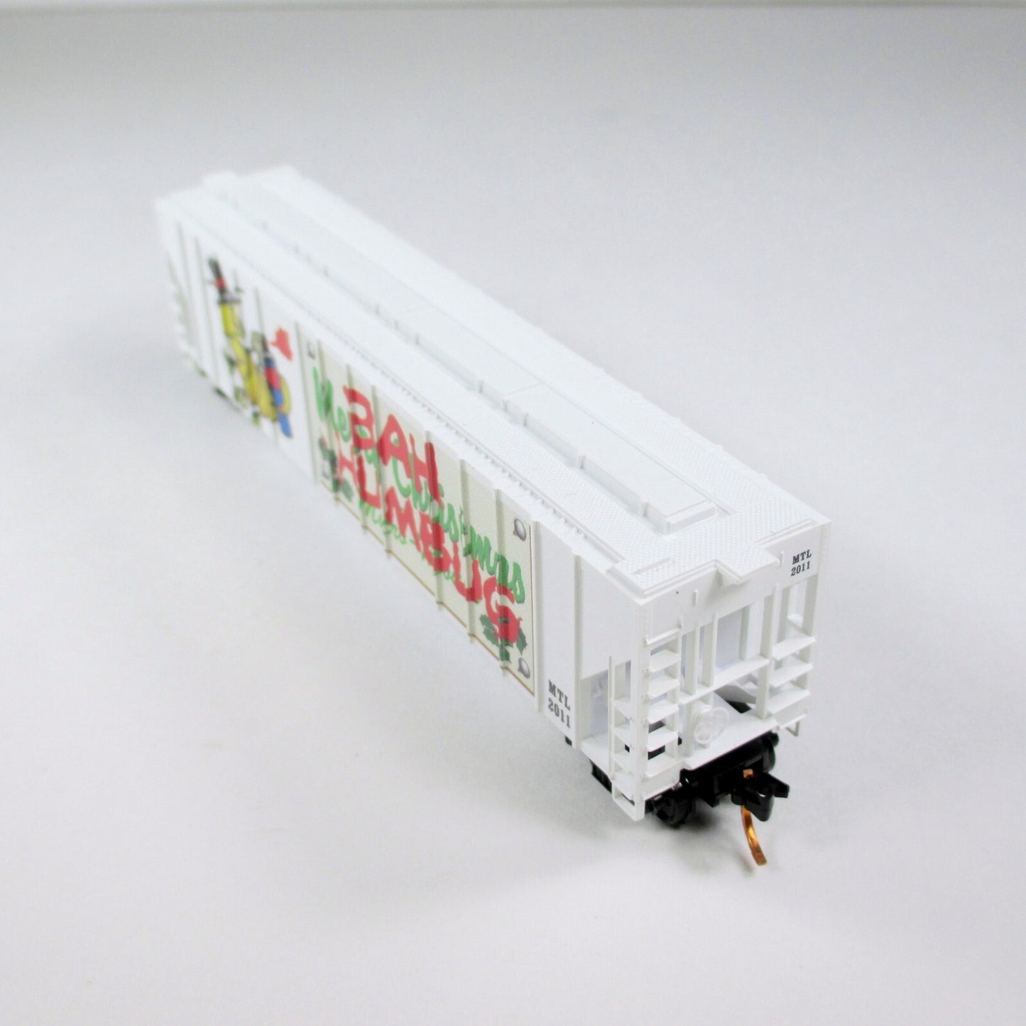 N Scale ****BAH HUMBUG**** Christmas Covered Hopper 2011 - Micro Trains 09900130