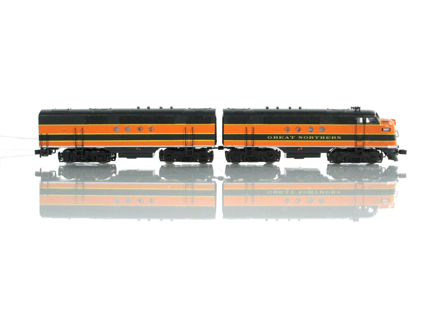 N Scale ***GN EMPIRE BUILDER*** FT A/B #5900 - Intermountain 69002-08, DCC Ready