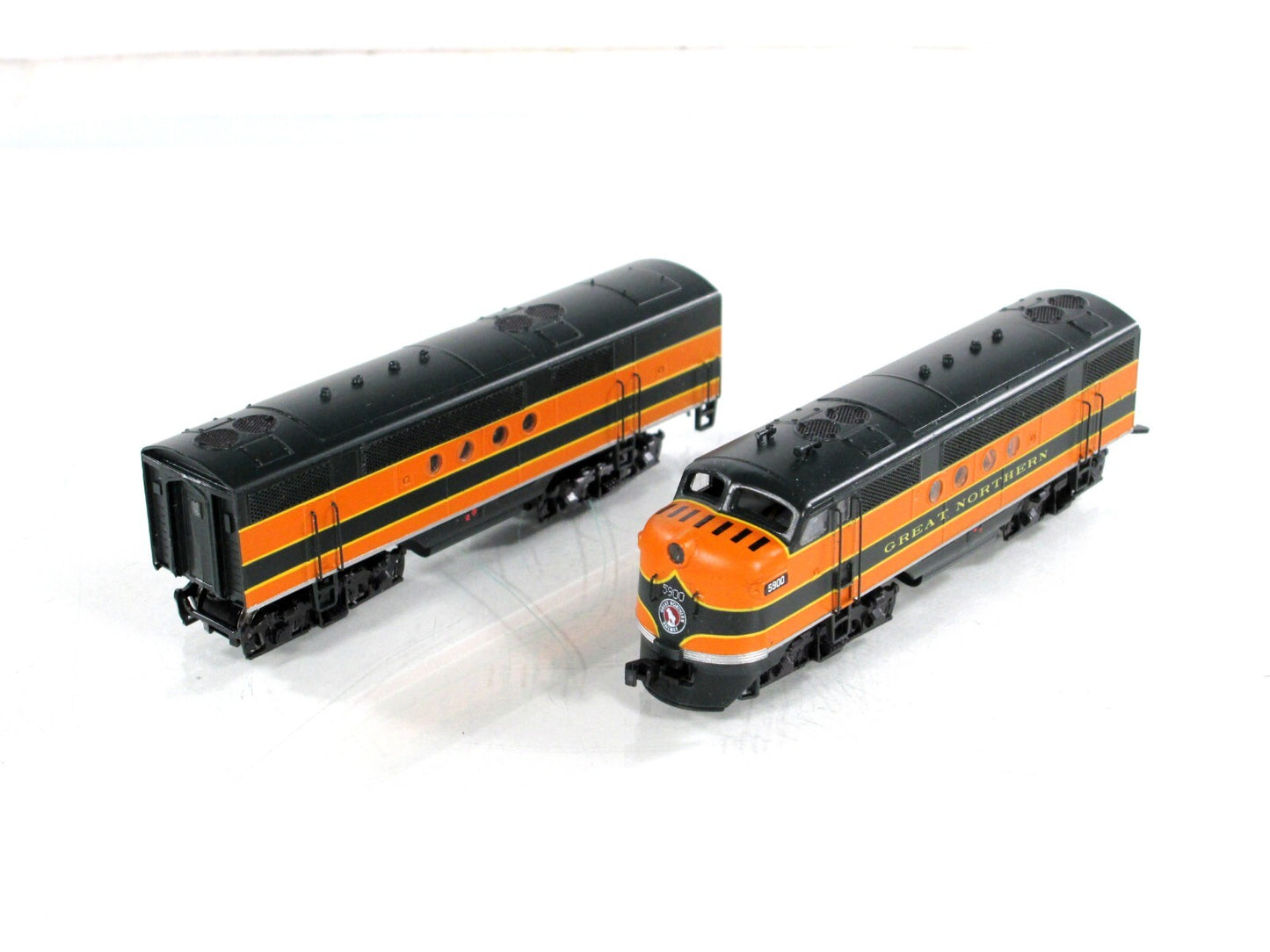 N Scale ***GN EMPIRE BUILDER*** FT A/B #5900 - Intermountain 69002-08, DCC Ready