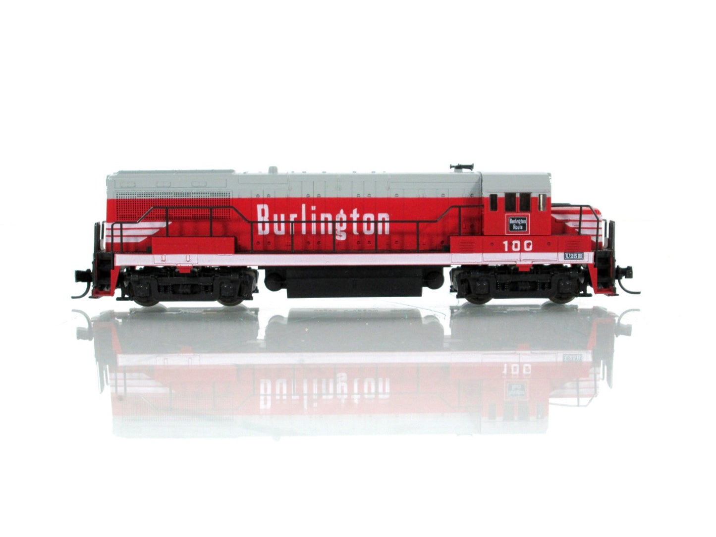 N Scale ***BURLINGTON*** U25B Phase IIb Locomotive, CB&Q 100 -------- Atlas 4481