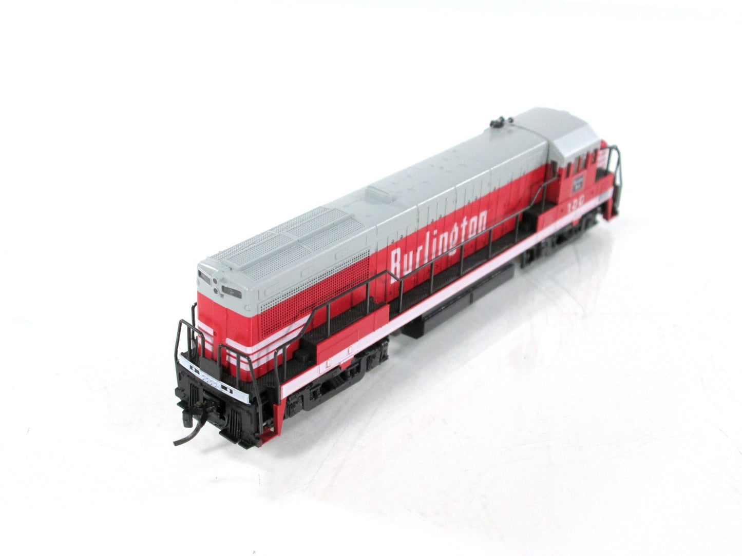 N Scale ***BURLINGTON*** U25B Phase IIb Locomotive, CB&Q 100 -------- Atlas 4481