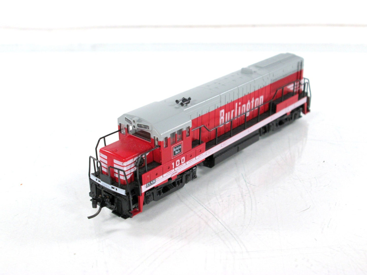 N Scale ***BURLINGTON*** U25B Phase IIb Locomotive, CB&Q 100 -------- Atlas 4481