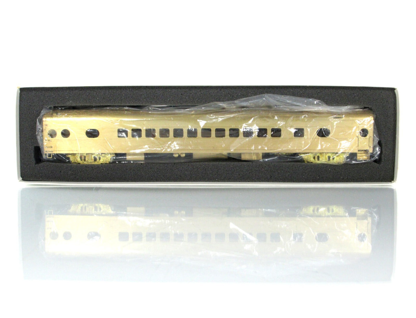 HO Scale BRASS ***MILWAUKEE ROAD*** Coach #655 ---- by Palace - Knuckle Couplers