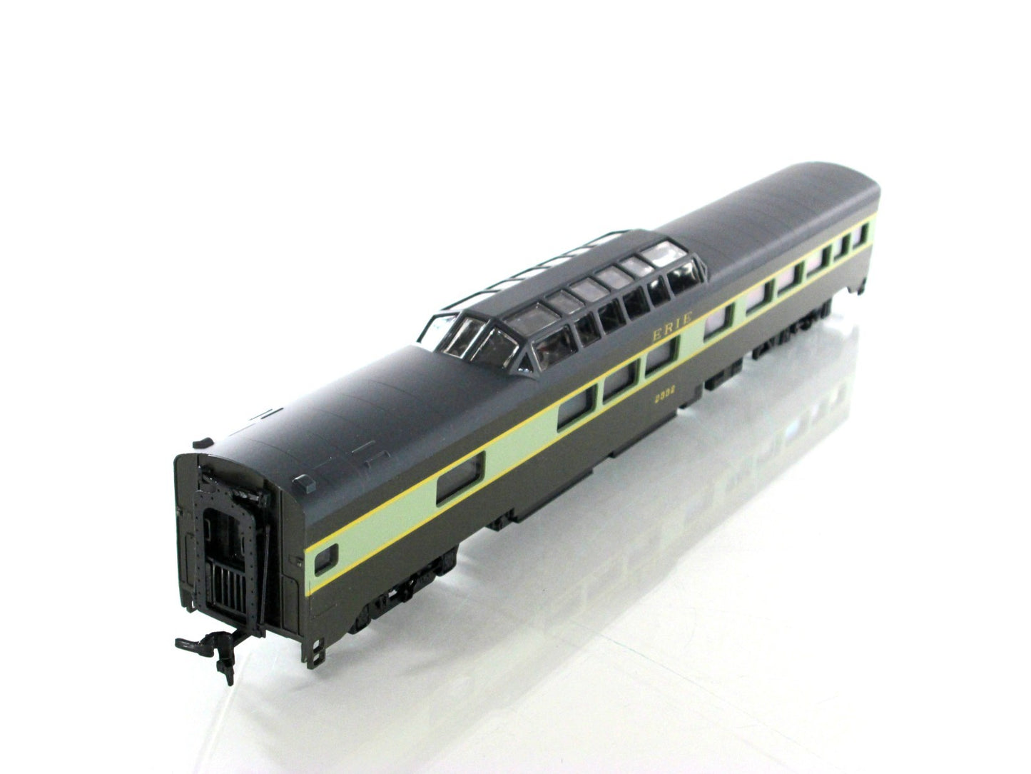 HO Scale ***ERIE RAILROAD*** Lightweight Passenger Car 8-Pack Set ---- IHC 50408