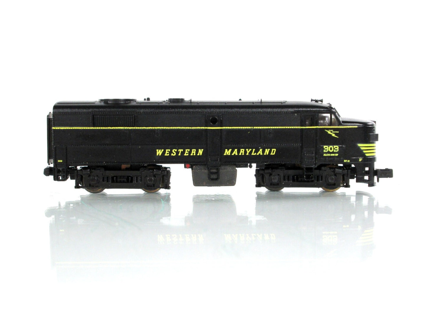 N Scale ***WESTERN MARYLAND*** FA2 Diesel Locomotive, WM 303 ---- Life-Like 7416