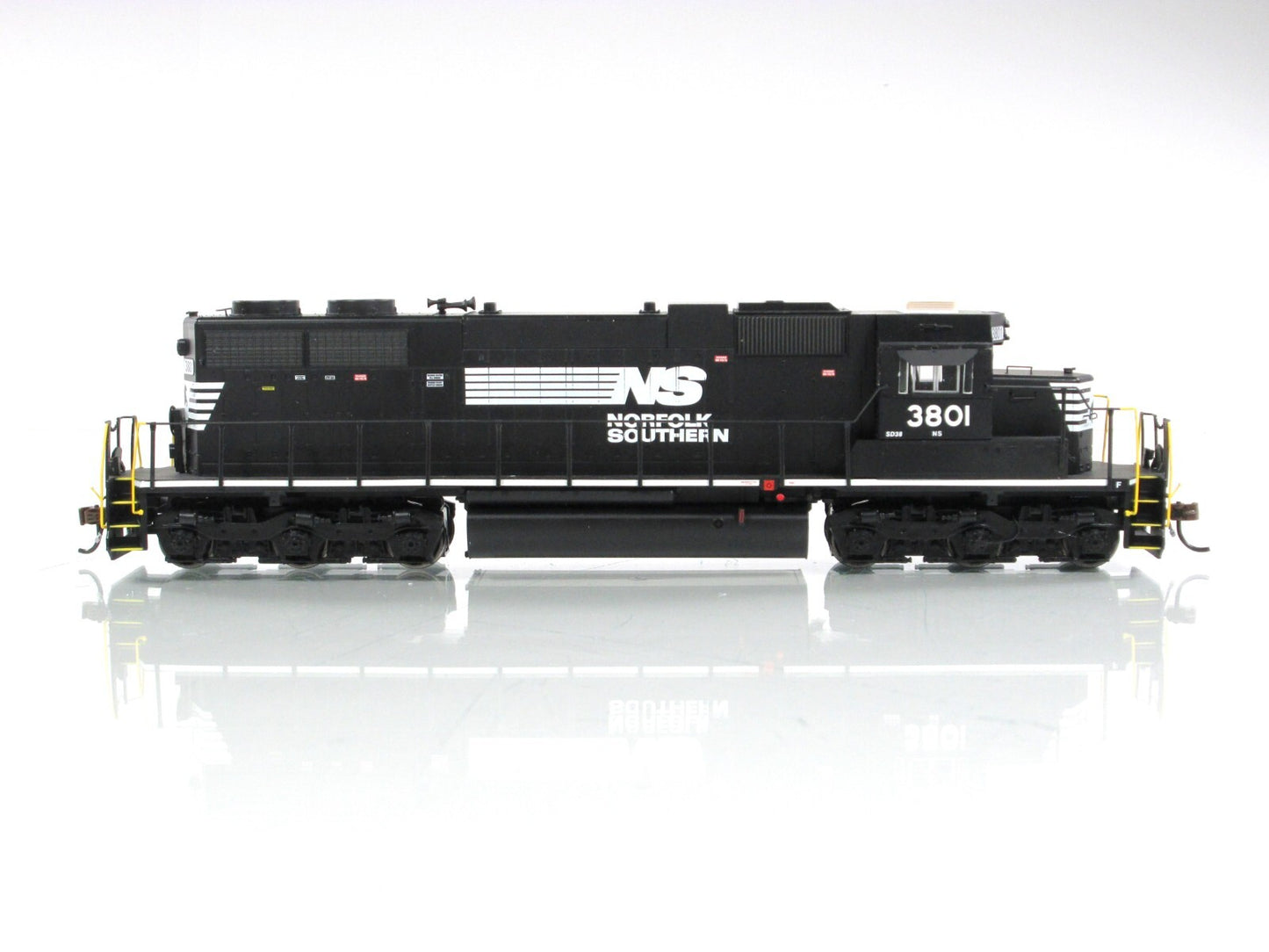 HO Scale ***NORFOLK SOUTHERN*** SD38 Locomotive #3801 - Athearn 88585, DCC Sound