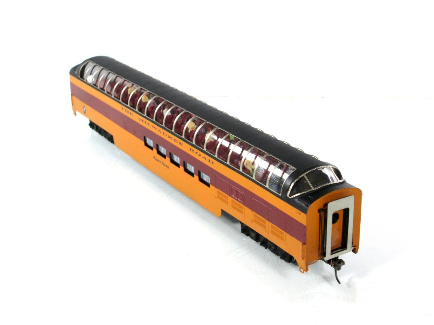 HO Scale BRASS **MILWAUKEE HIAWATHA** Passenger Super Dome - Soho, Knuckle Cplrs