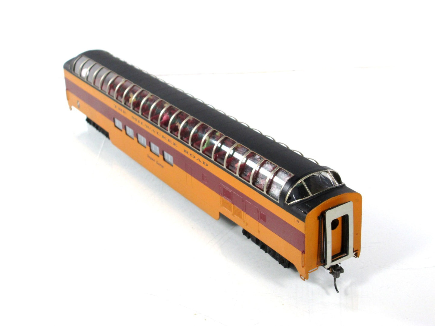 HO Scale BRASS **MILWAUKEE HIAWATHA** Passenger Super Dome - Soho, Knuckle Cplrs