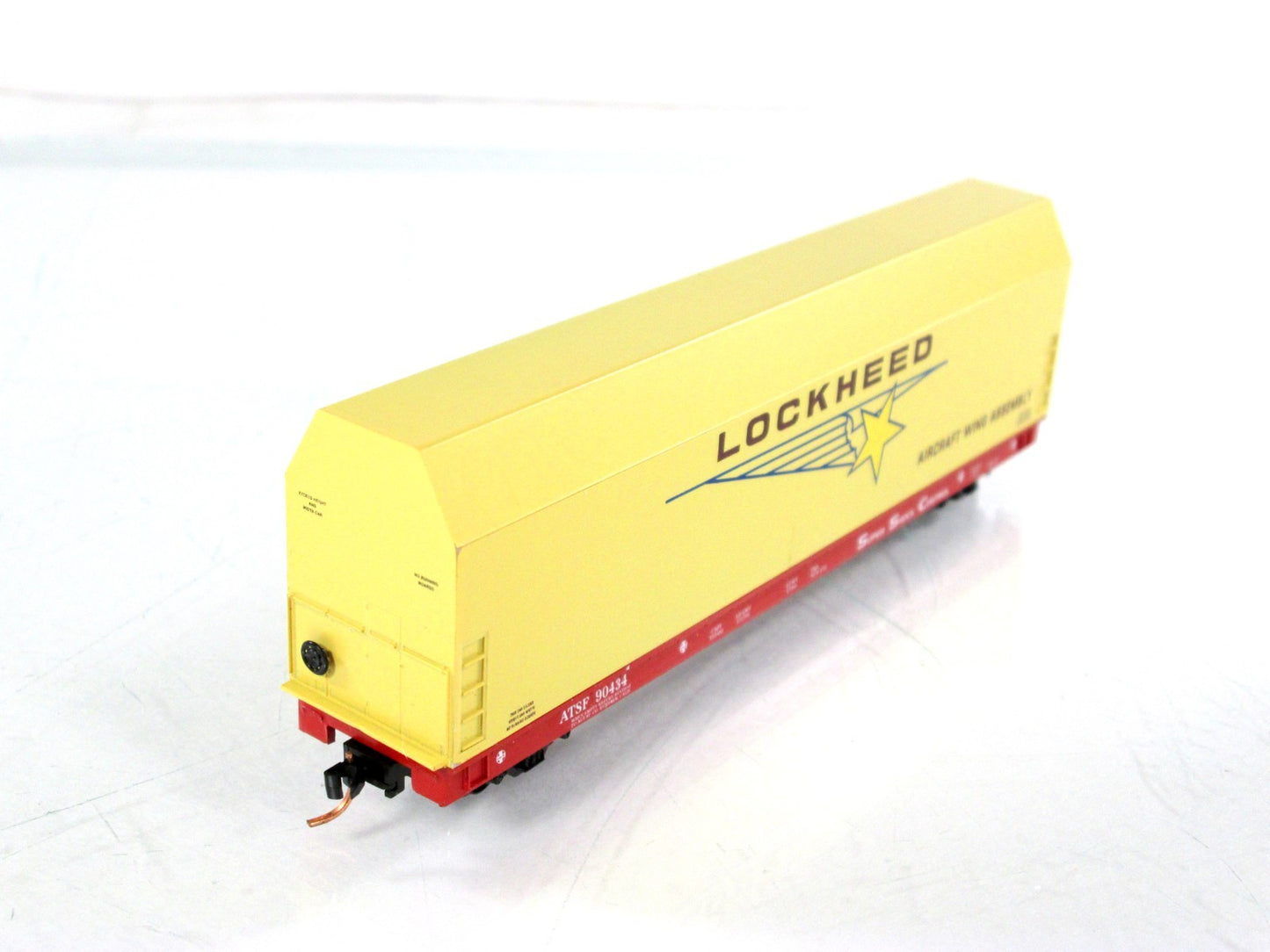 N Scale ***LOCKHEED SKYBOX** Aircraft Flat Car, ATSF 90434 - LBF 5608, MTL Cplrs