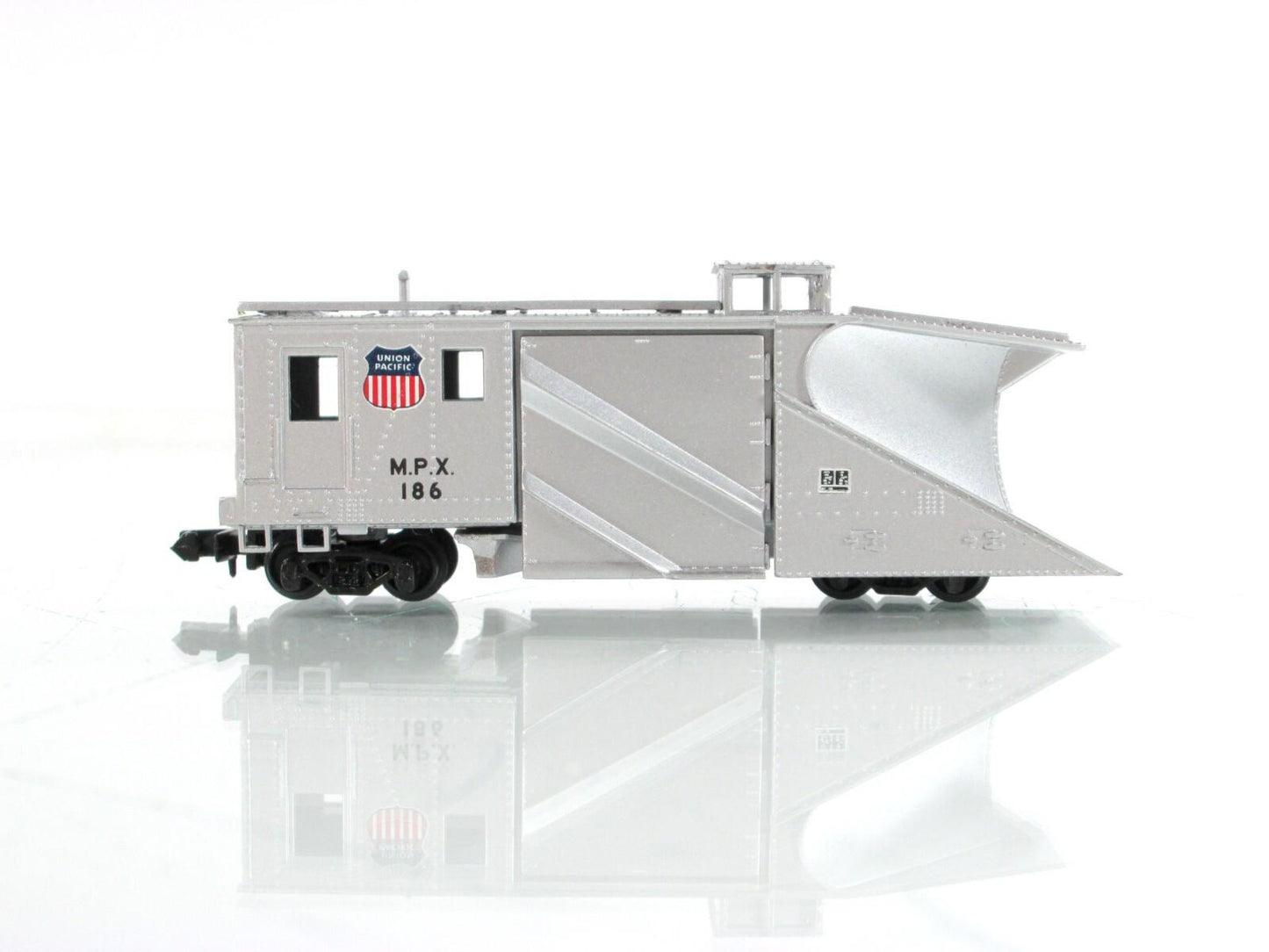 N Scale ***UNION PACIFIC*** MoW Russell Snow Plow, MPX 186 --  Walthers 932-8502