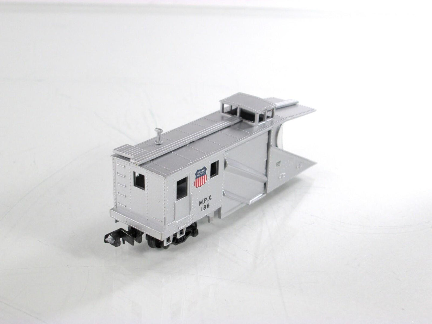 N Scale ***UNION PACIFIC*** MoW Russell Snow Plow, MPX 186 --  Walthers 932-8502