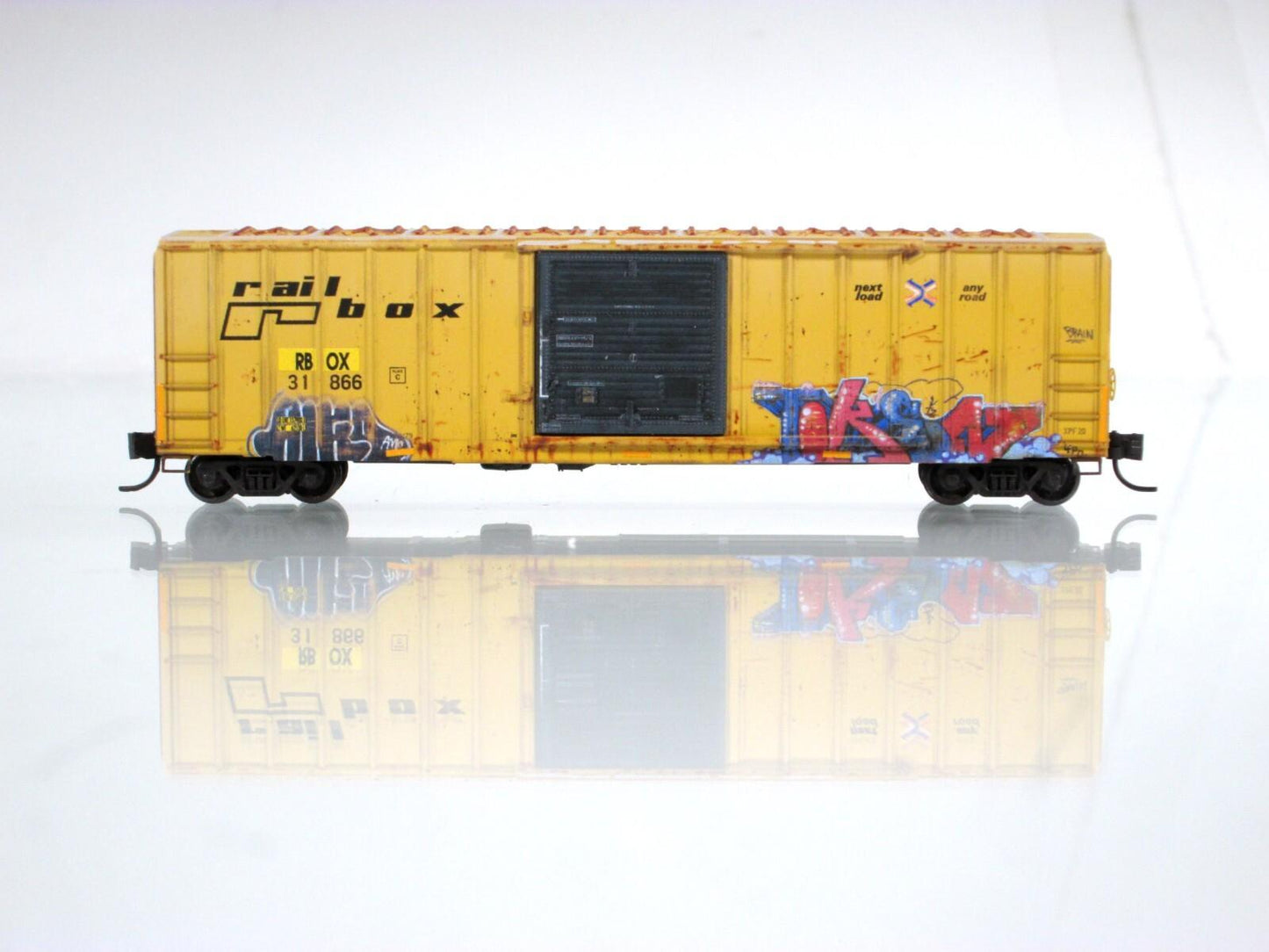 N Scale RAILBOX  **World Peace Day**  GRAFFITI Box Car --- Micro Trains 02545563