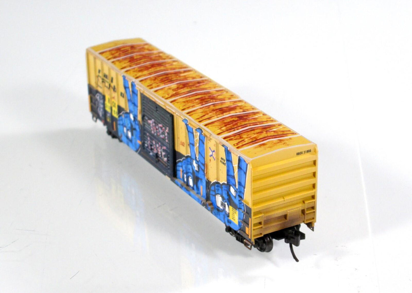 N Scale RAILBOX  **World Peace Day**  GRAFFITI Box Car --- Micro Trains 02545563