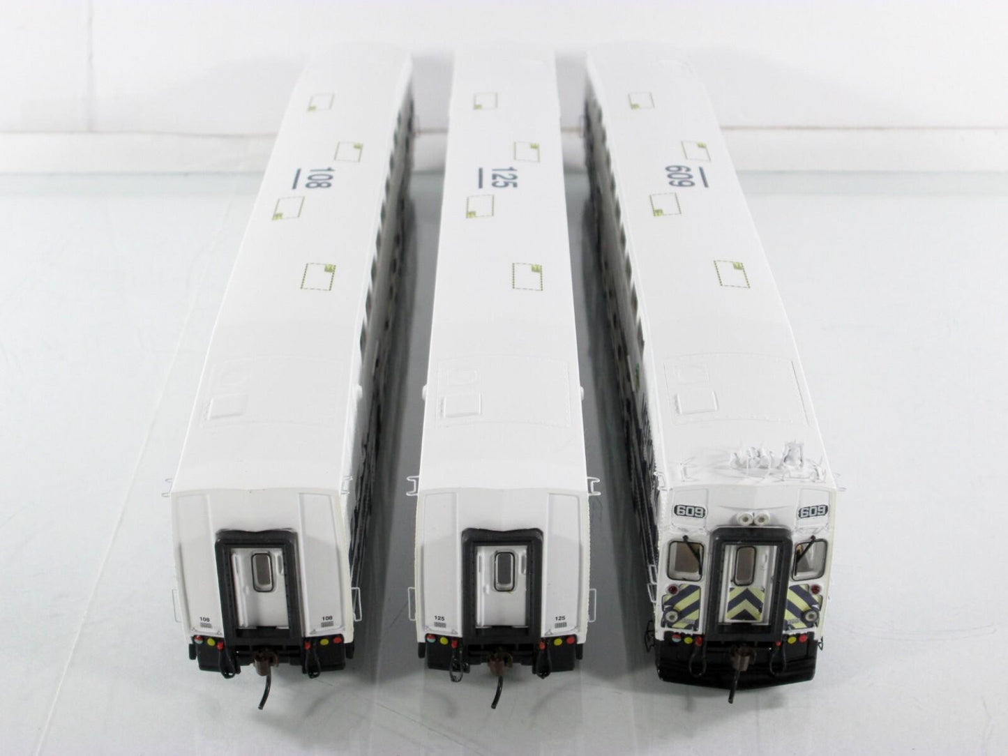 HO Scale ***METROLINK*** Bombardier Passenger 3-Set #609,108,125 - Athearn 25920