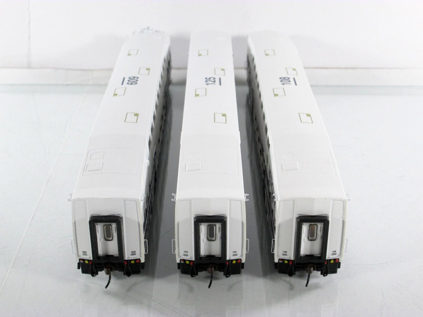 HO Scale ***METROLINK*** Bombardier Passenger 3-Set #609,108,125 - Athearn 25920