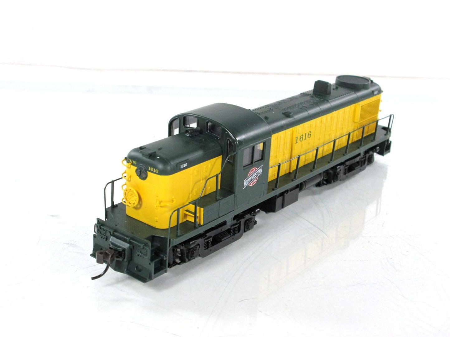 HO Scale ***CHICAGO & NORTH WESTERN*** RS-3 Locomotive #1616 - Atlas 7017 **RARE