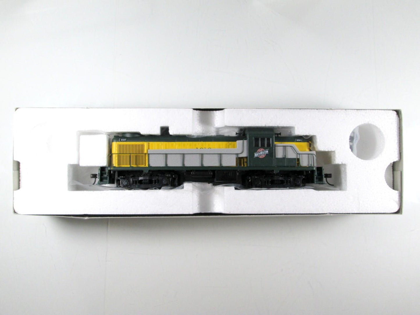 HO Scale ***CHICAGO & NORTH WESTERN*** RS-3 Locomotive #1616 - Atlas 7017 **RARE