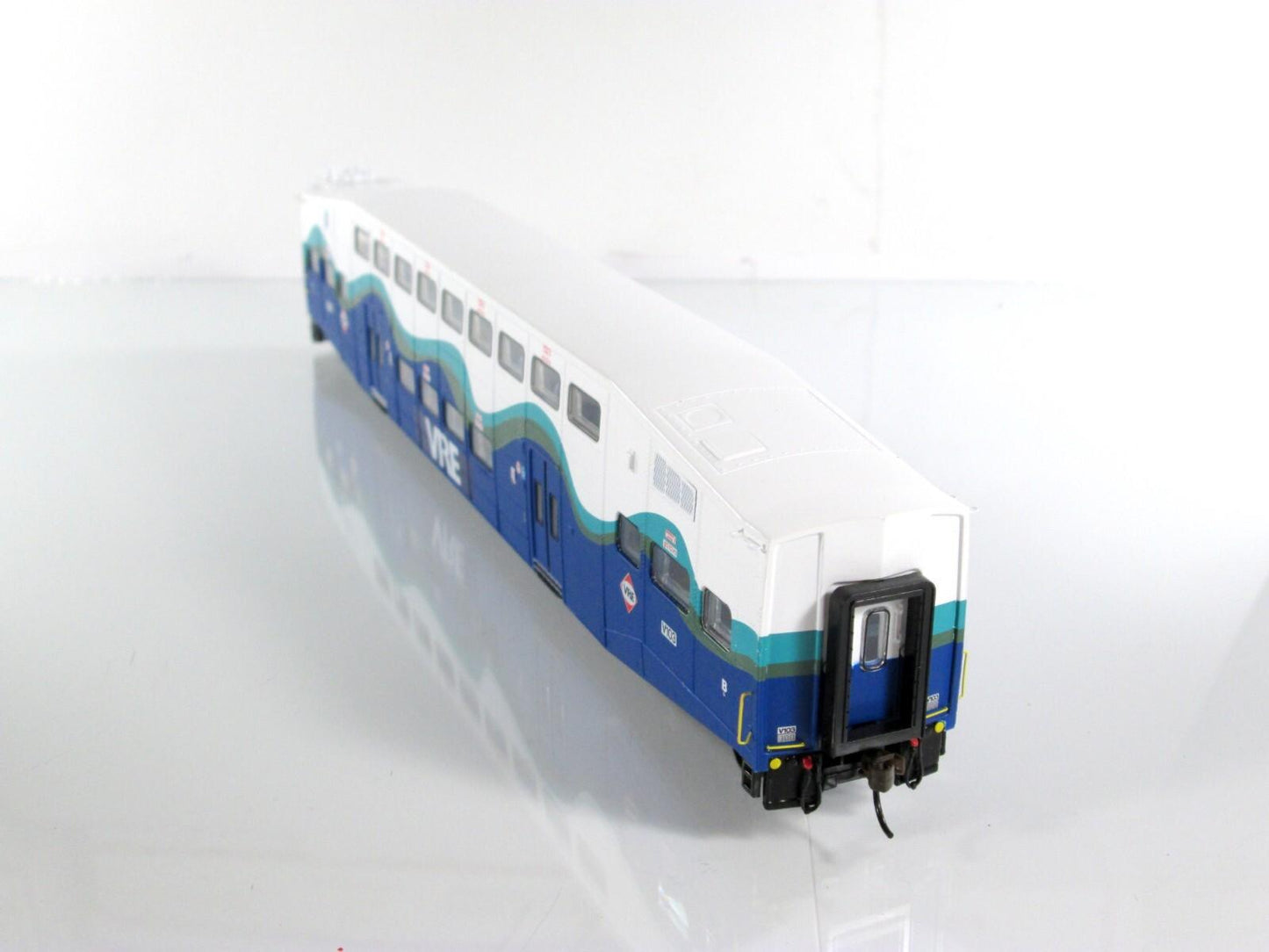 HO Scale VIRGINIA RAILWAY EXPRESS Bombardier Control Car VRE #V103 -Athearn 2549