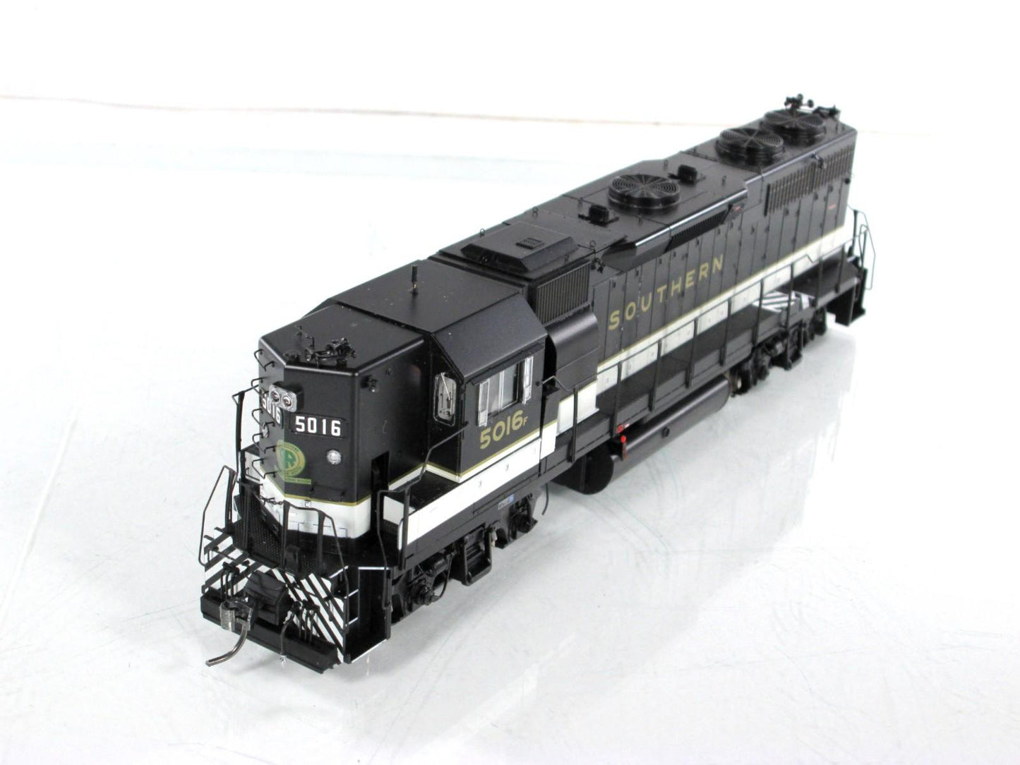 HO Scale ***SOUTHERN*** GP38-2, SOU 5016 ----- Athearn G40608, DCC Tsunami Sound