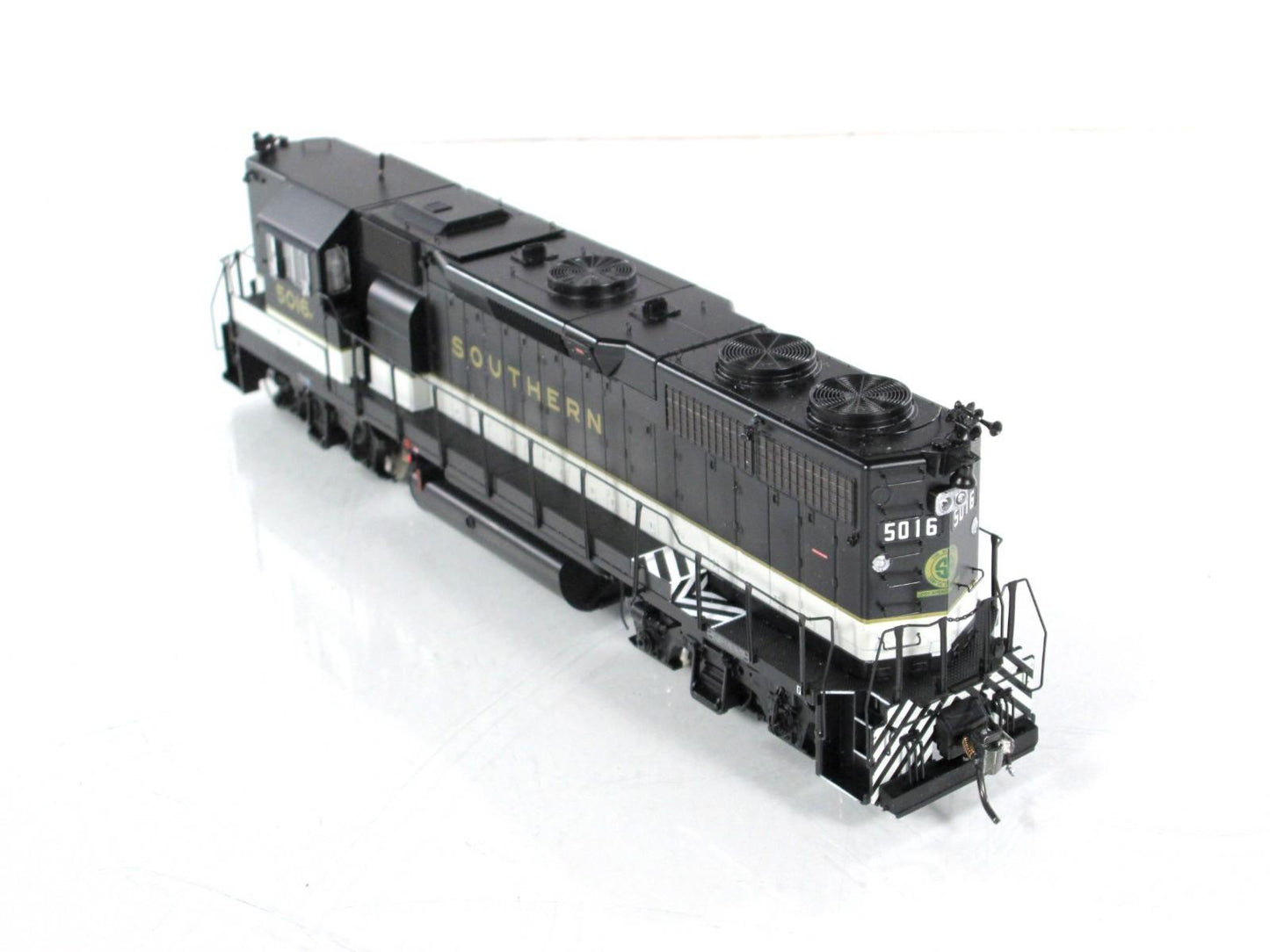 HO Scale ***SOUTHERN*** GP38-2, SOU 5016 ----- Athearn G40608, DCC Tsunami Sound