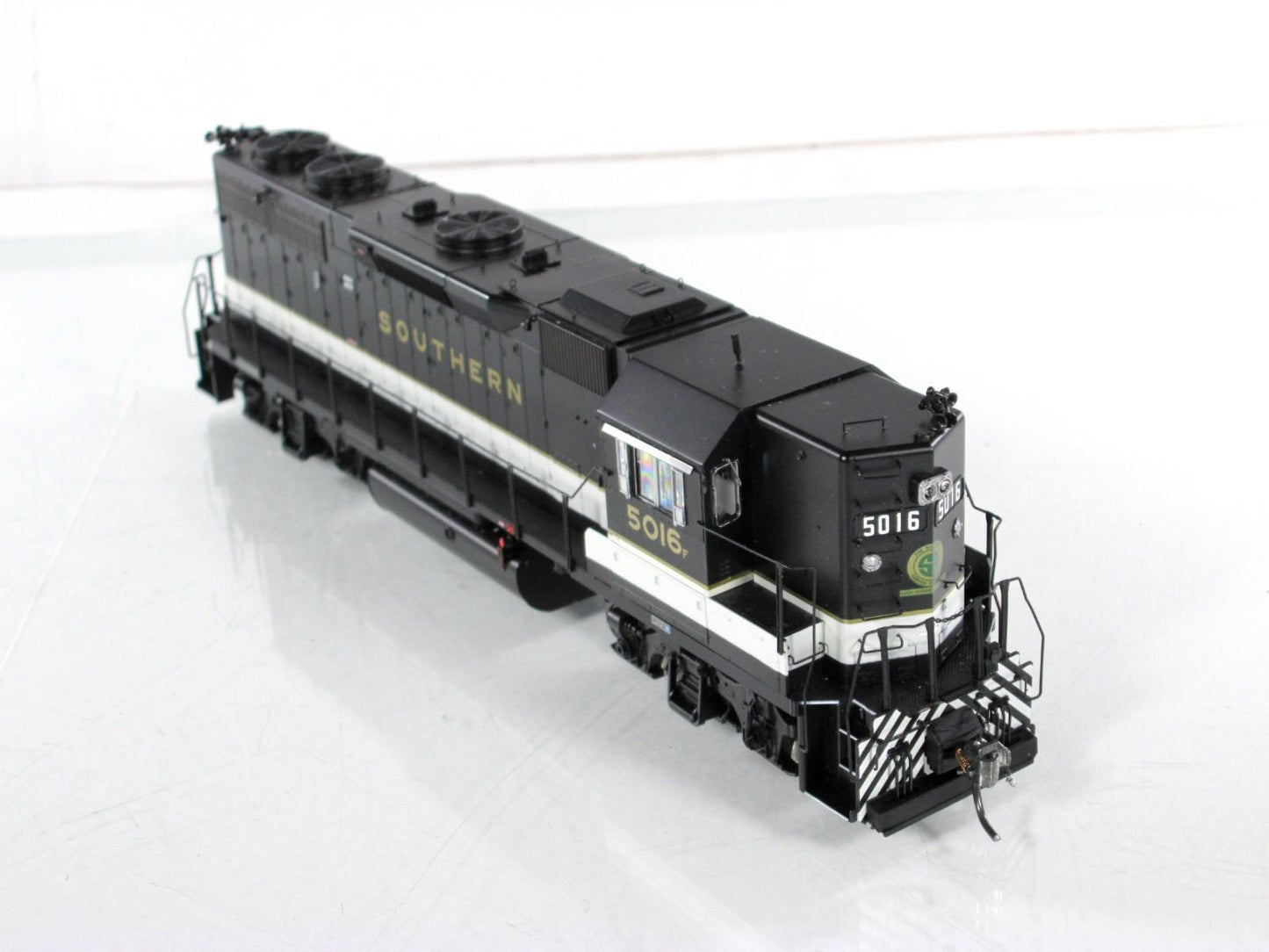HO Scale ***SOUTHERN*** GP38-2, SOU 5016 ----- Athearn G40608, DCC Tsunami Sound