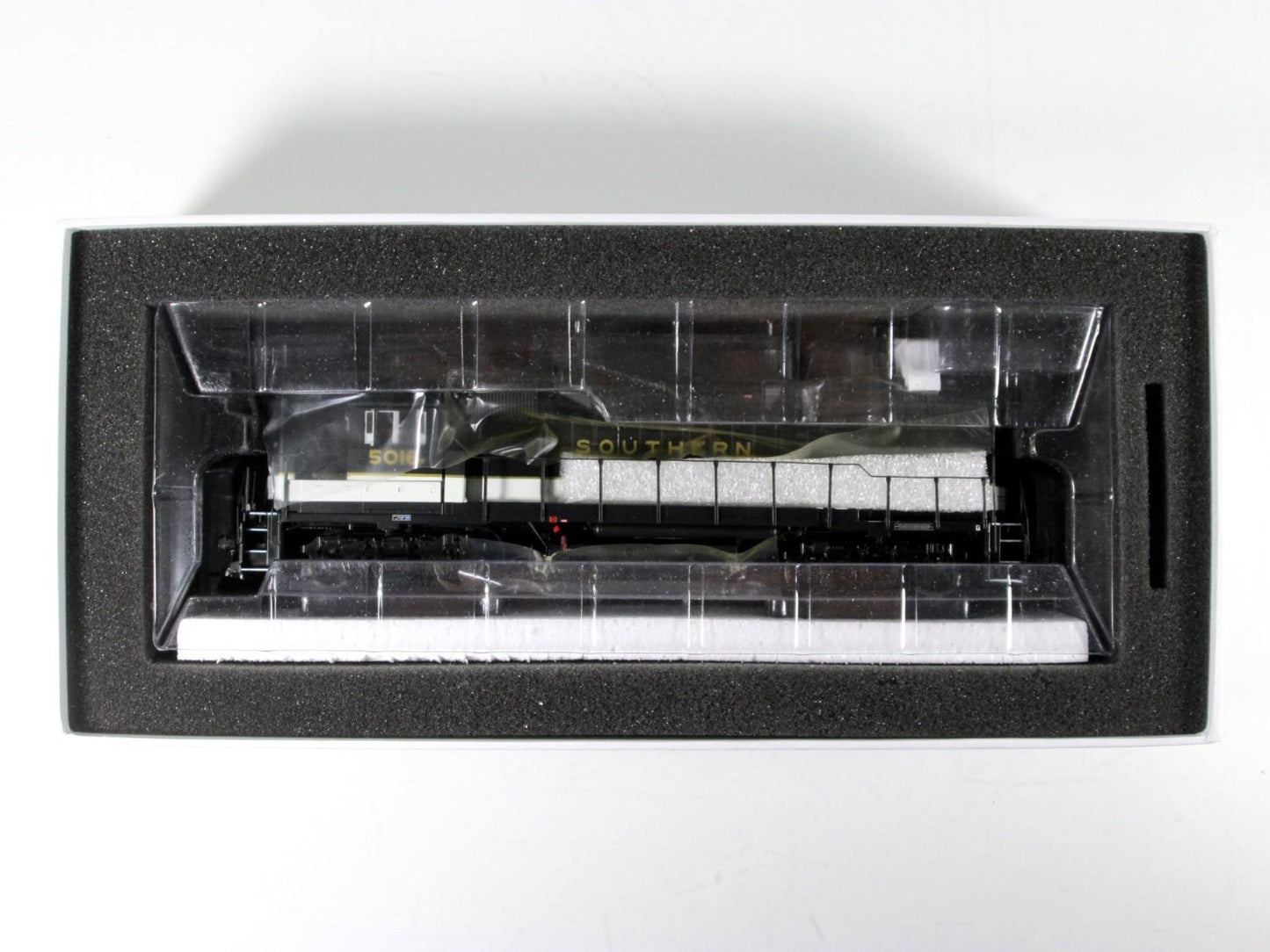 HO Scale ***SOUTHERN*** GP38-2, SOU 5016 ----- Athearn G40608, DCC Tsunami Sound