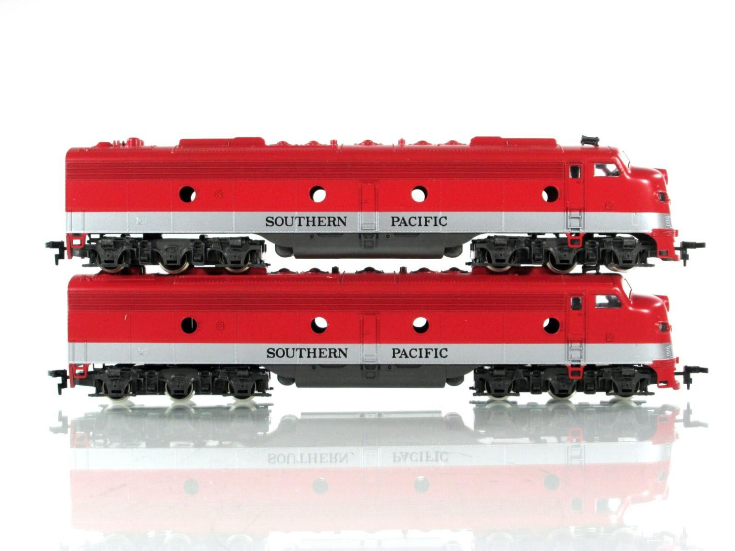 HO Scale ***SOUTHERN PACIFIC , GOLDEN STATE*** E-8 AA Locomotive Set -- IHC 1959