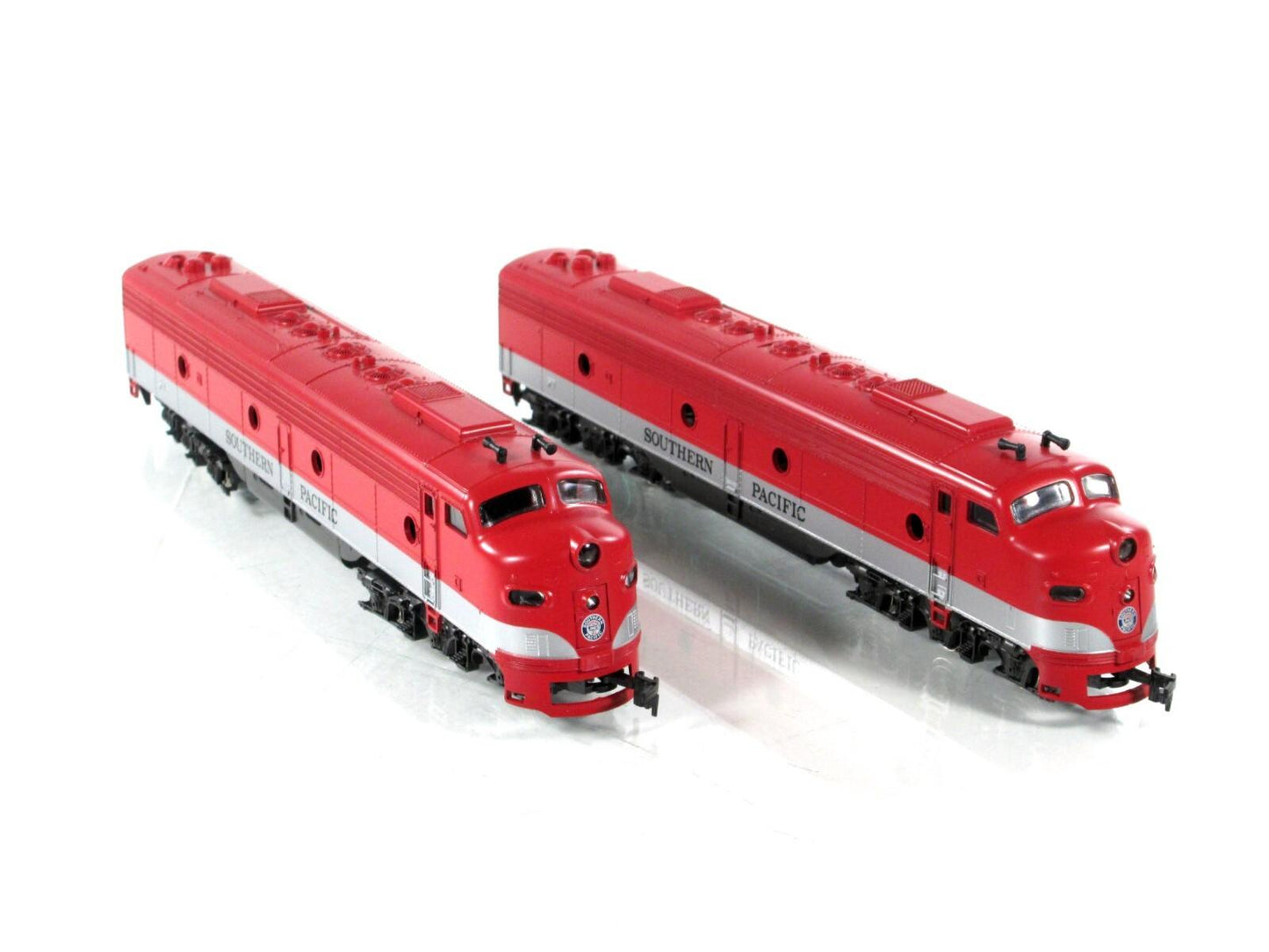HO Scale ***SOUTHERN PACIFIC , GOLDEN STATE*** E-8 AA Locomotive Set -- IHC 1959