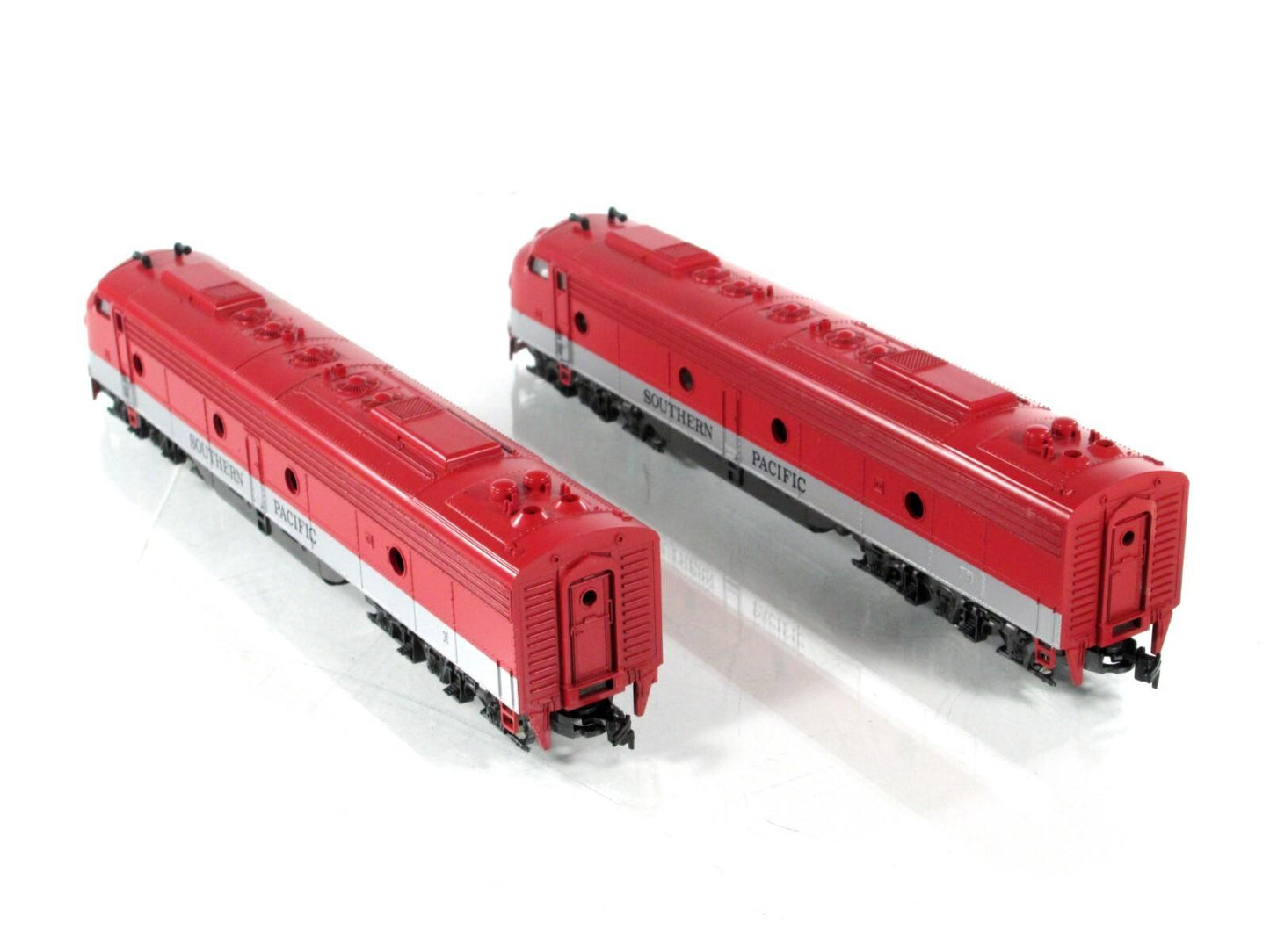 HO Scale ***SOUTHERN PACIFIC , GOLDEN STATE*** E-8 AA Locomotive Set -- IHC 1959